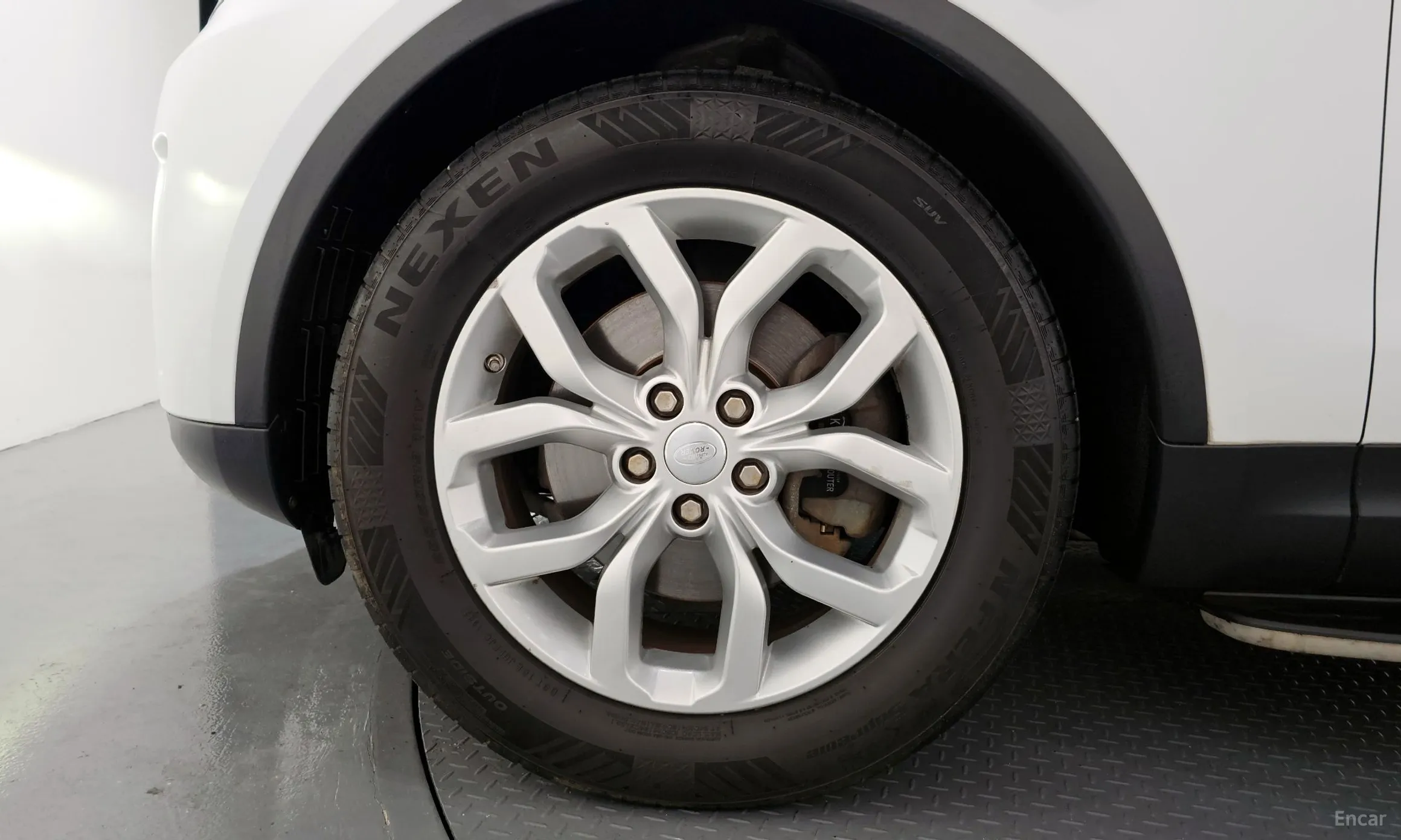 Land Rover Discovery 5 превью 5
