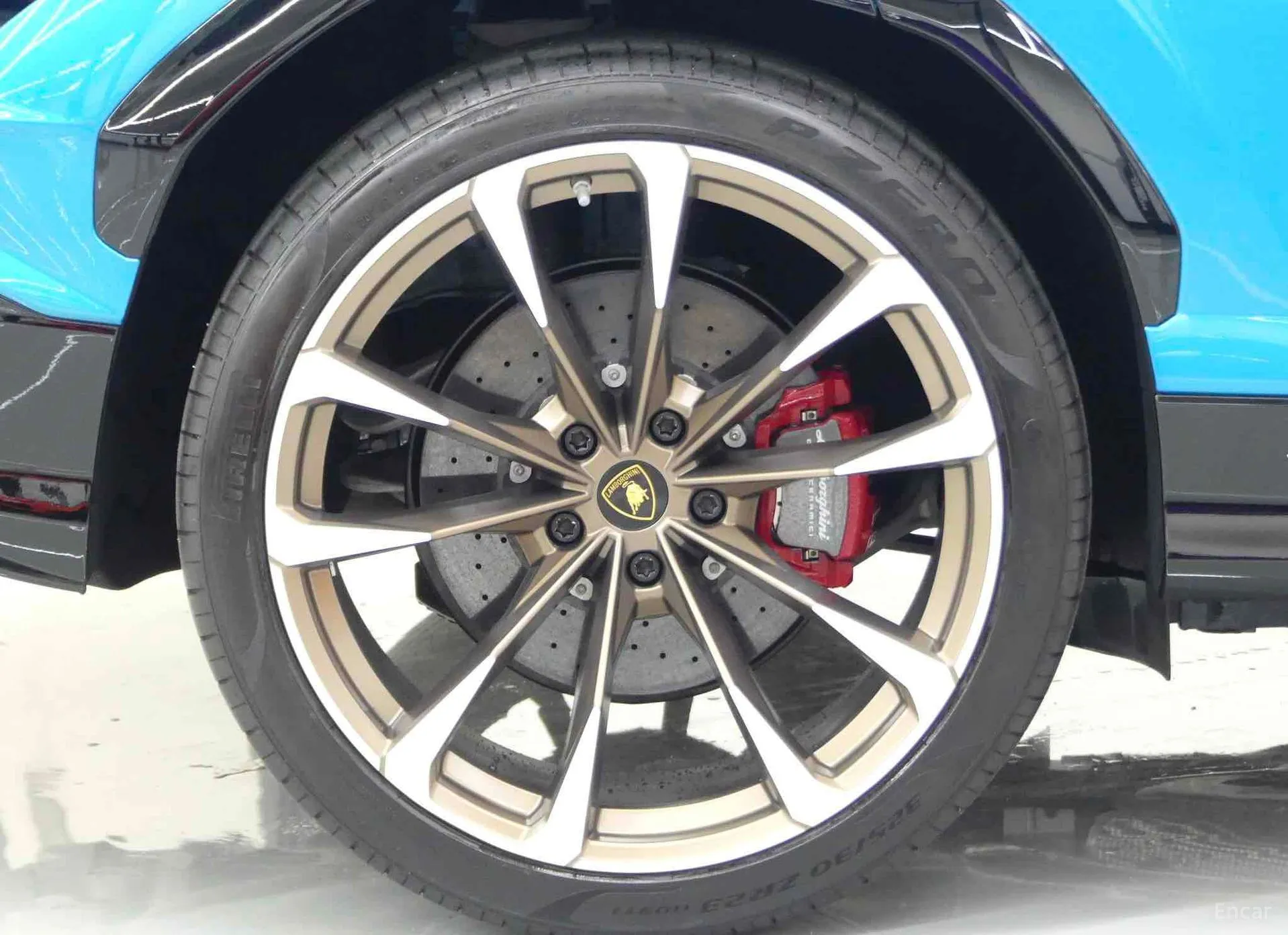 Lamborghini Urus превью 10