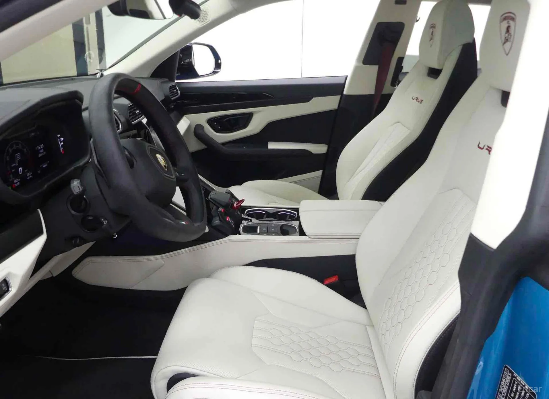 Lamborghini Urus превью 8