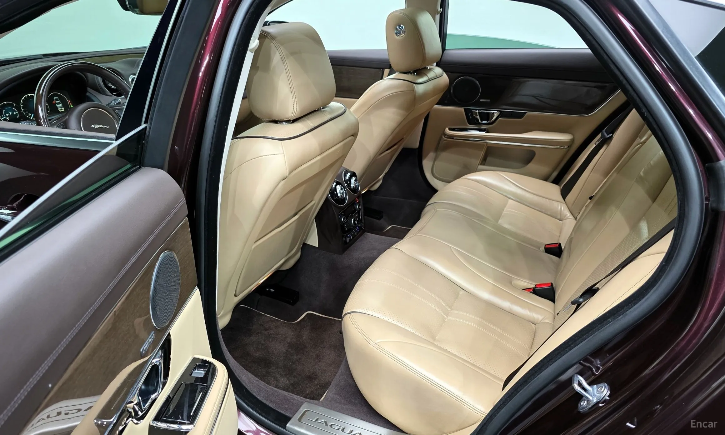 Jaguar All New XJ превью 12