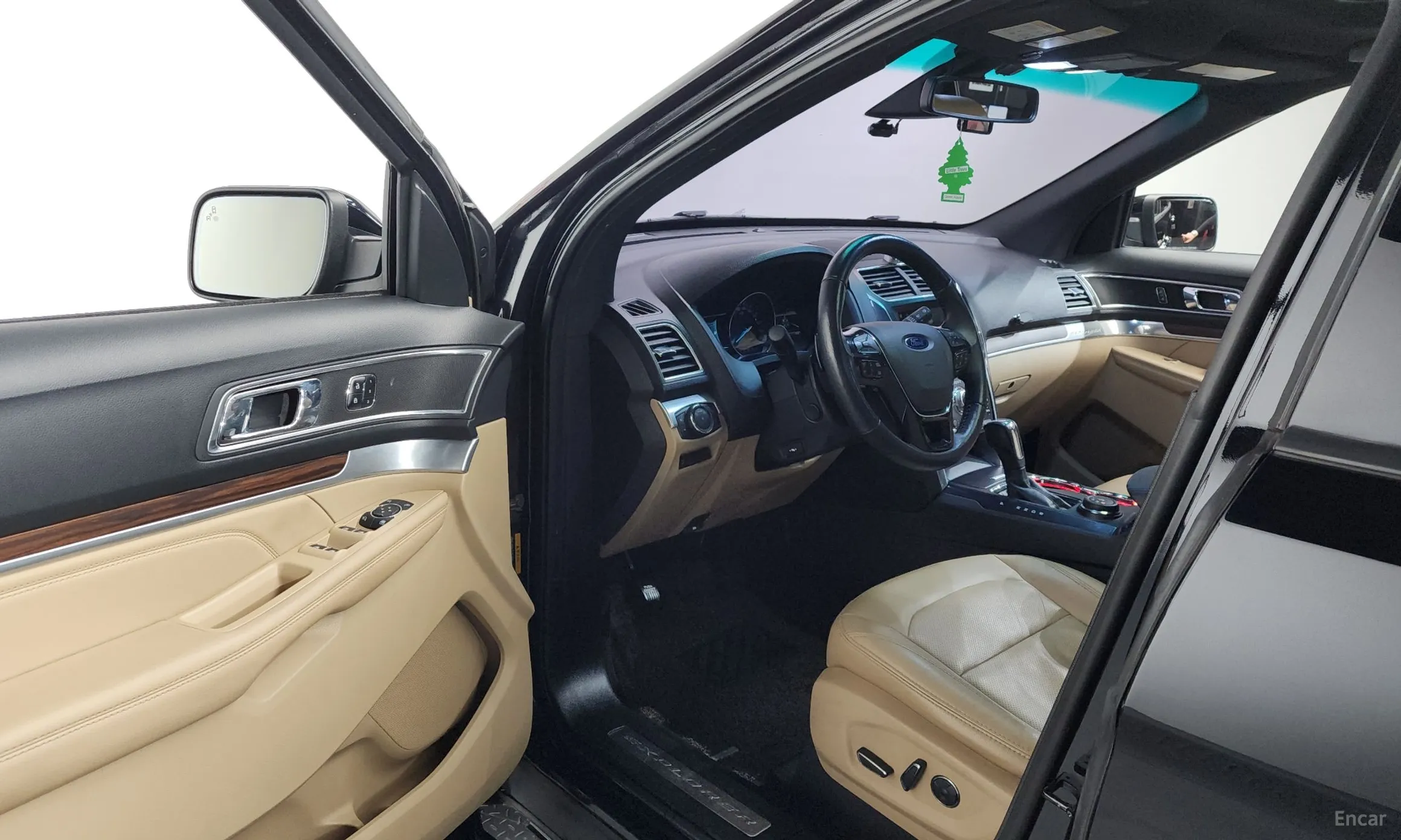 Ford Explorer превью 10