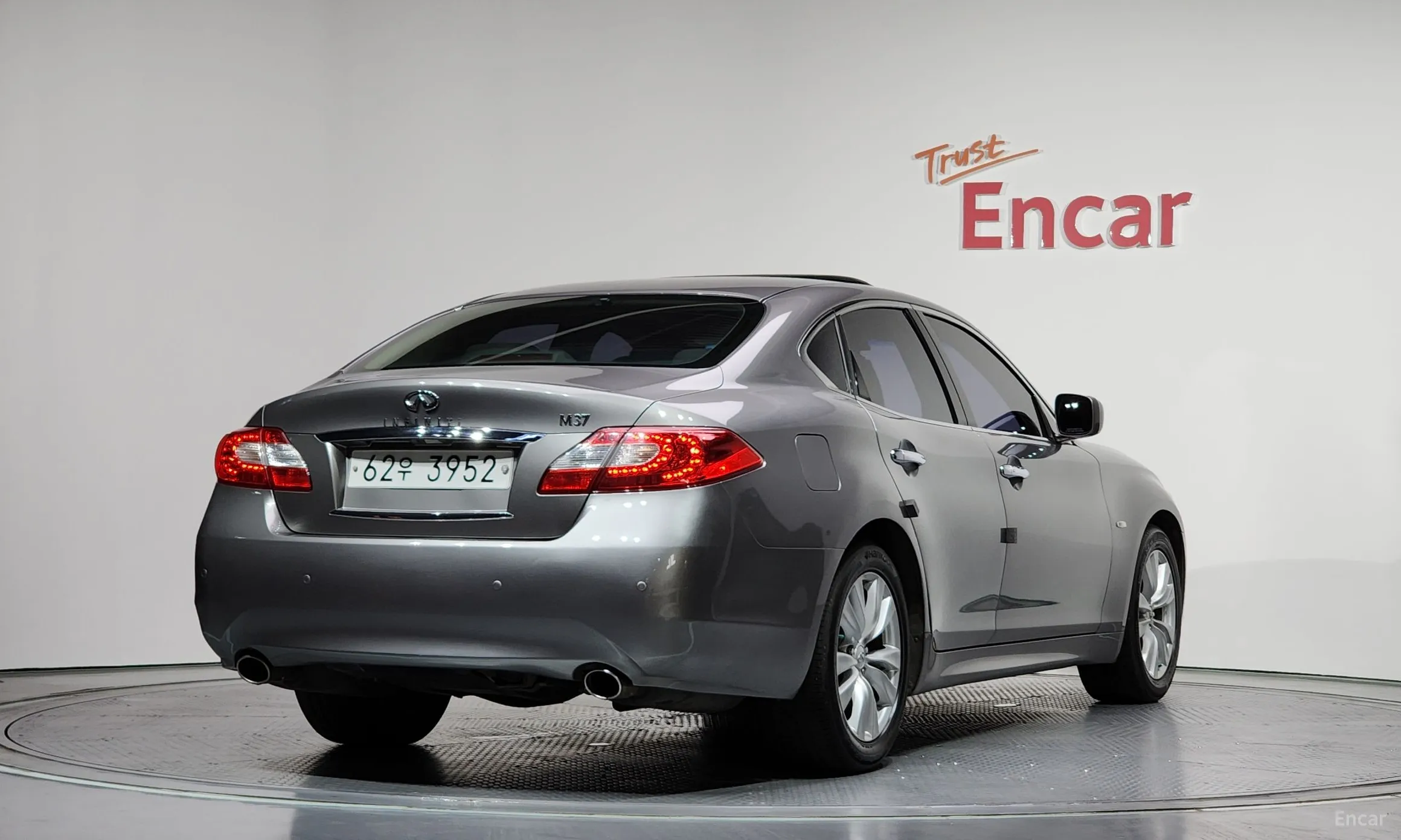Infiniti M37