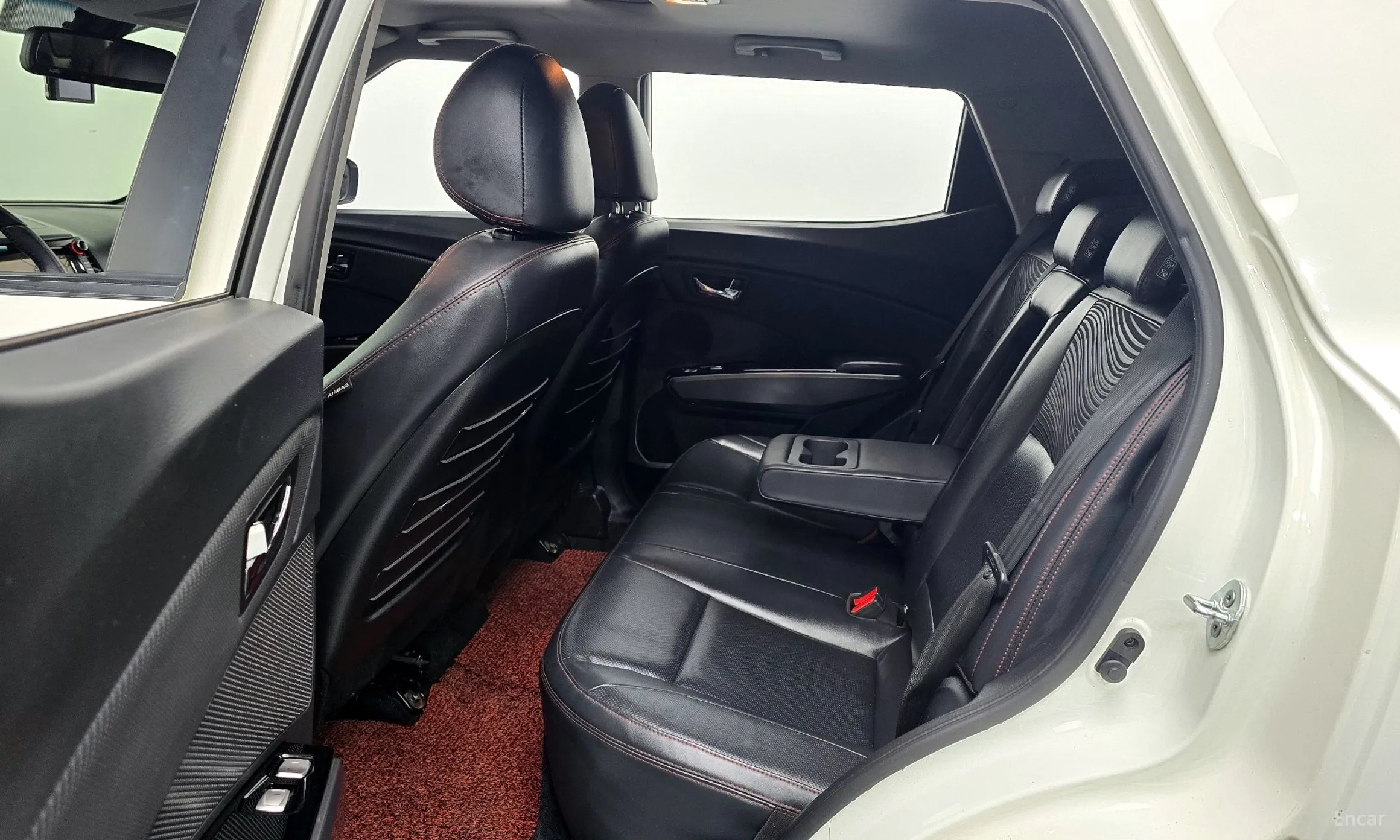 KG Mobility (SsangYong) Tivoli Air превью 12