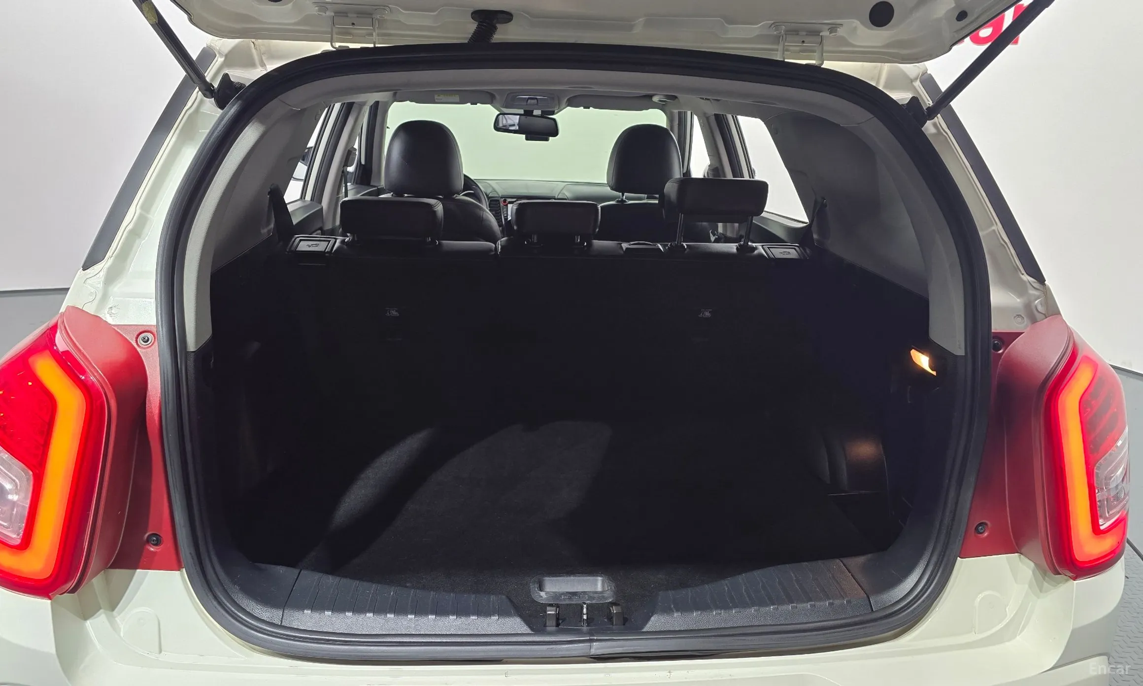 KG Mobility (SsangYong) Tivoli Air превью 20