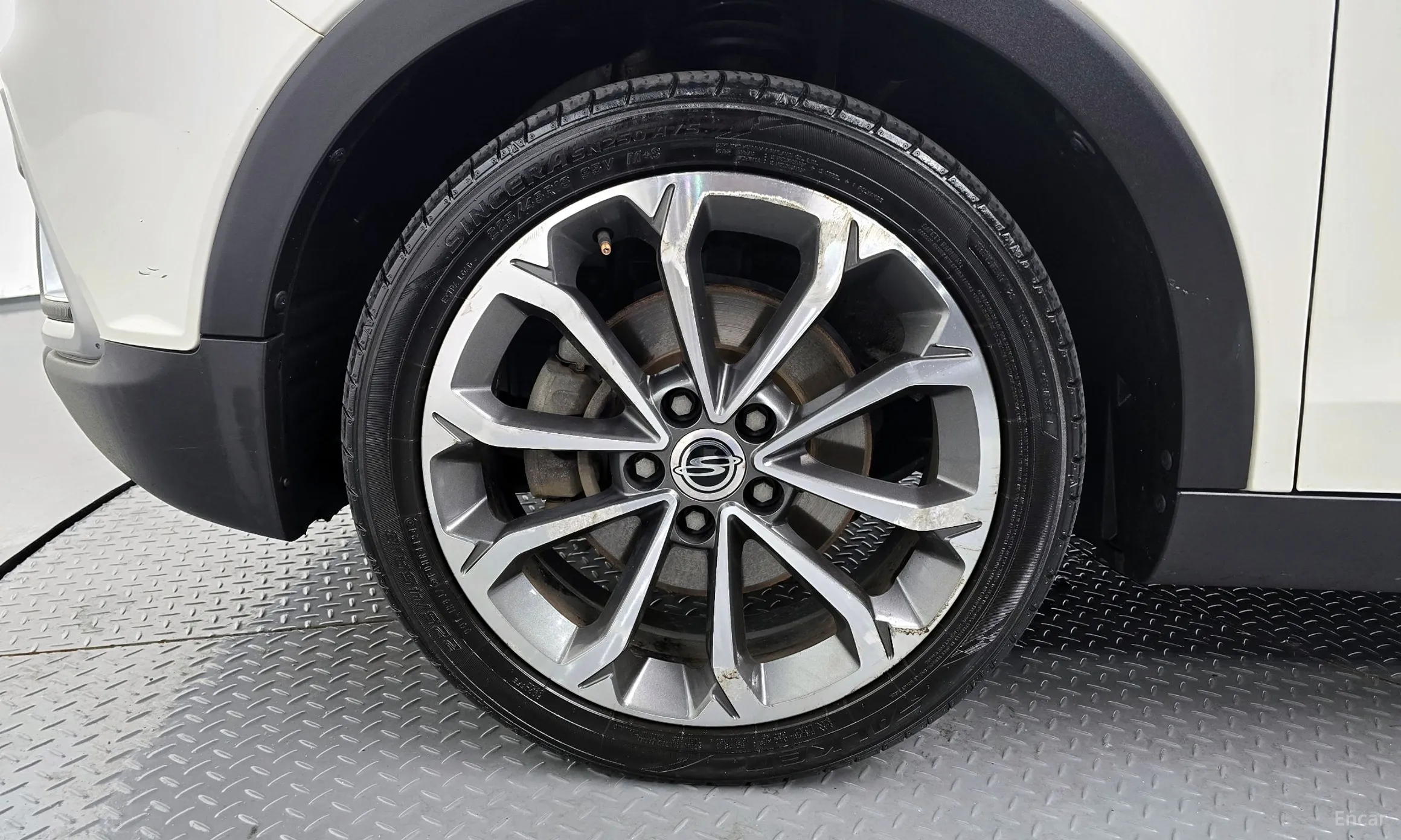 KG Mobility (SsangYong) Tivoli Air превью 5
