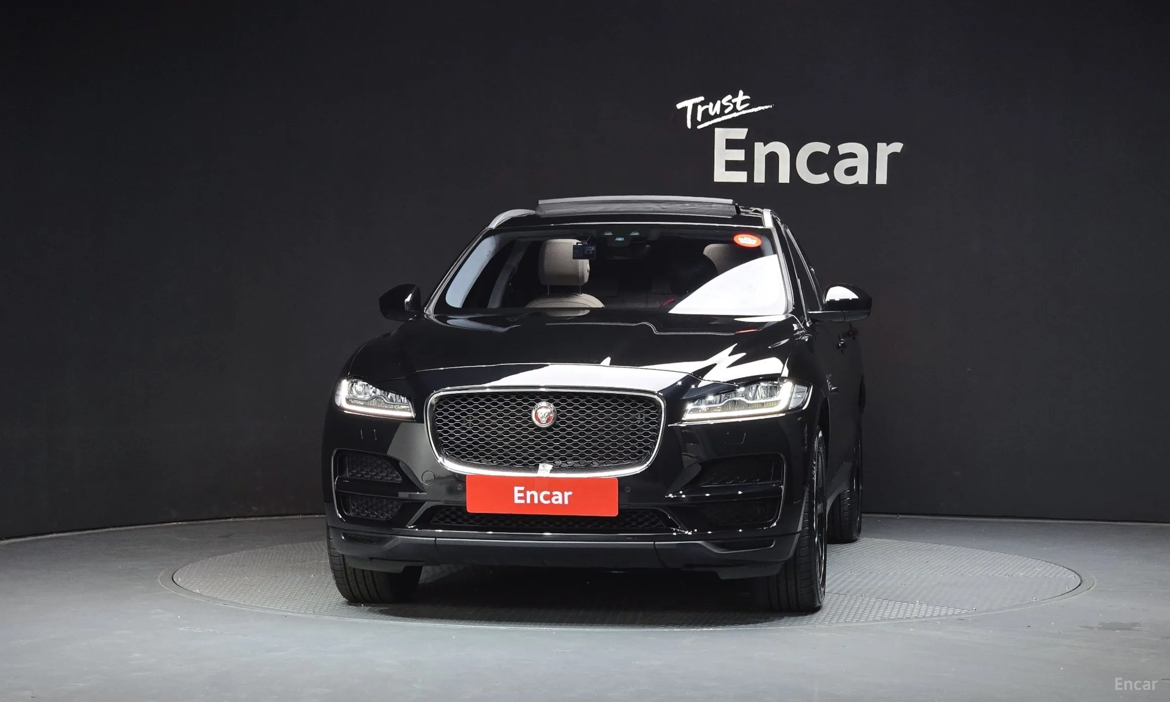 Jaguar F-PACE превью 3