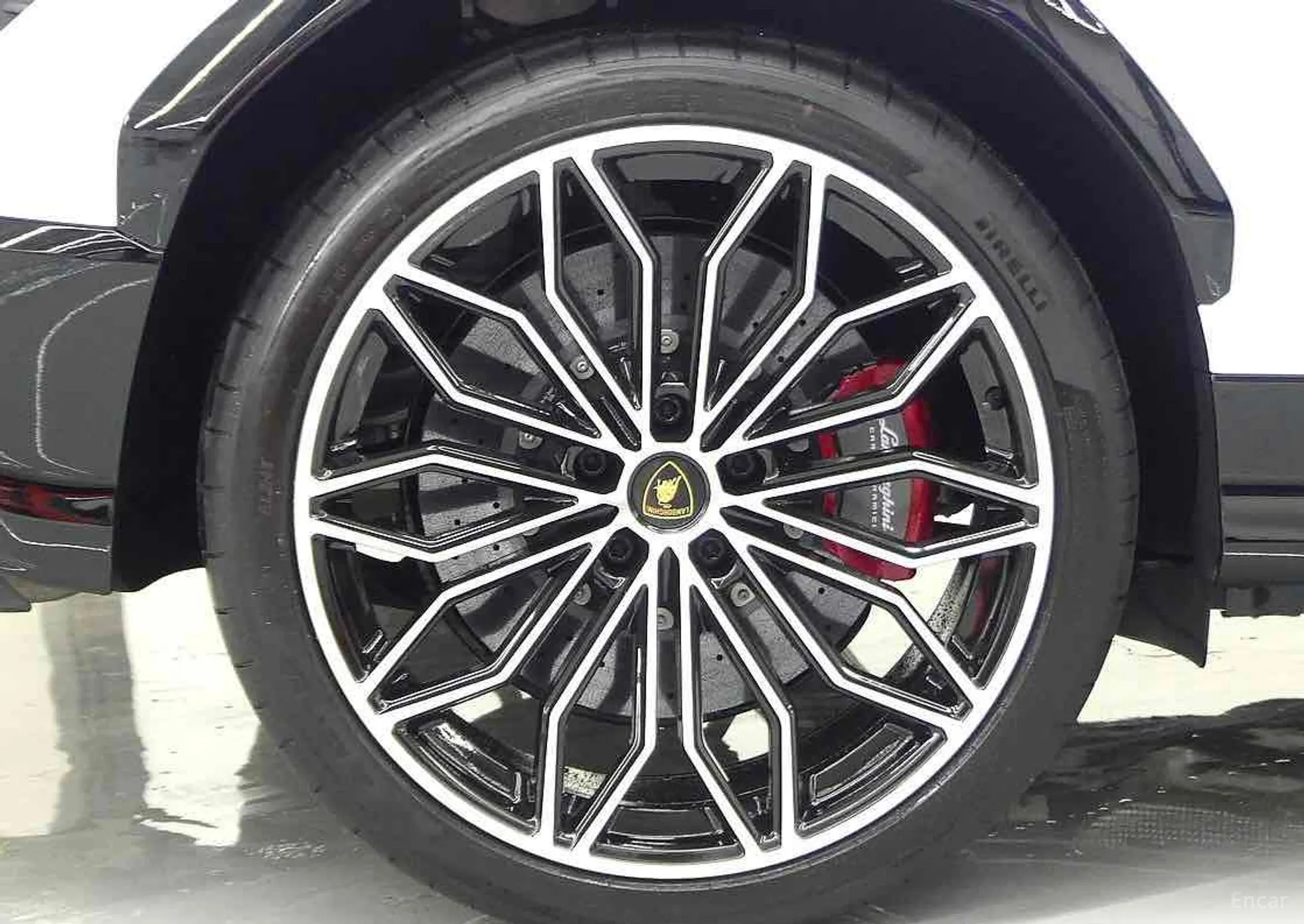 Lamborghini Urus превью 10