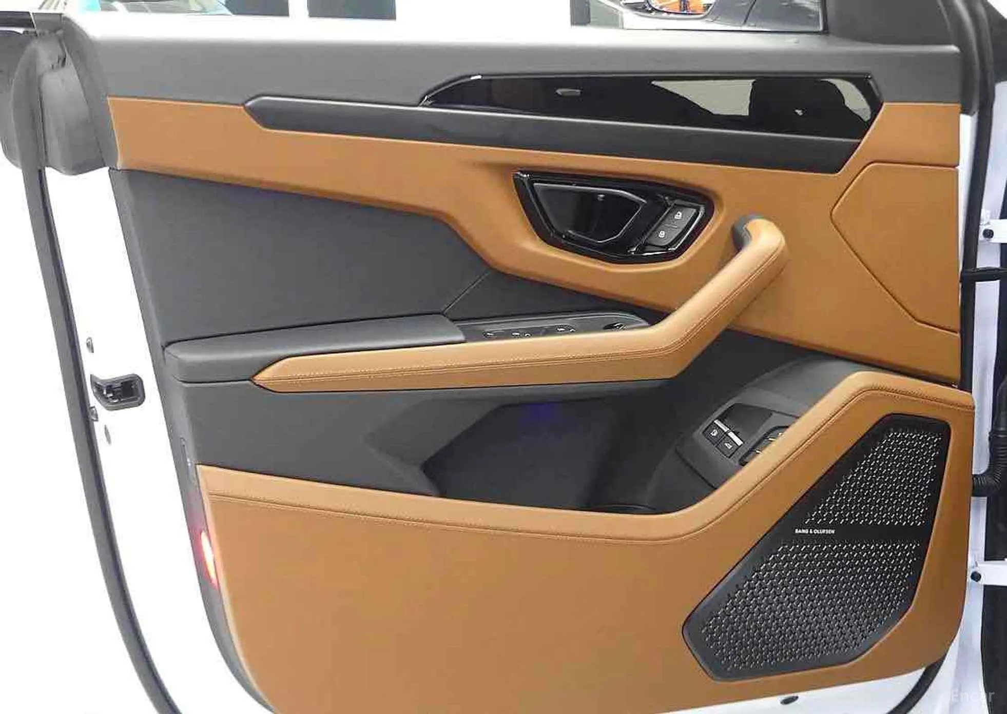 Lamborghini Urus превью 13