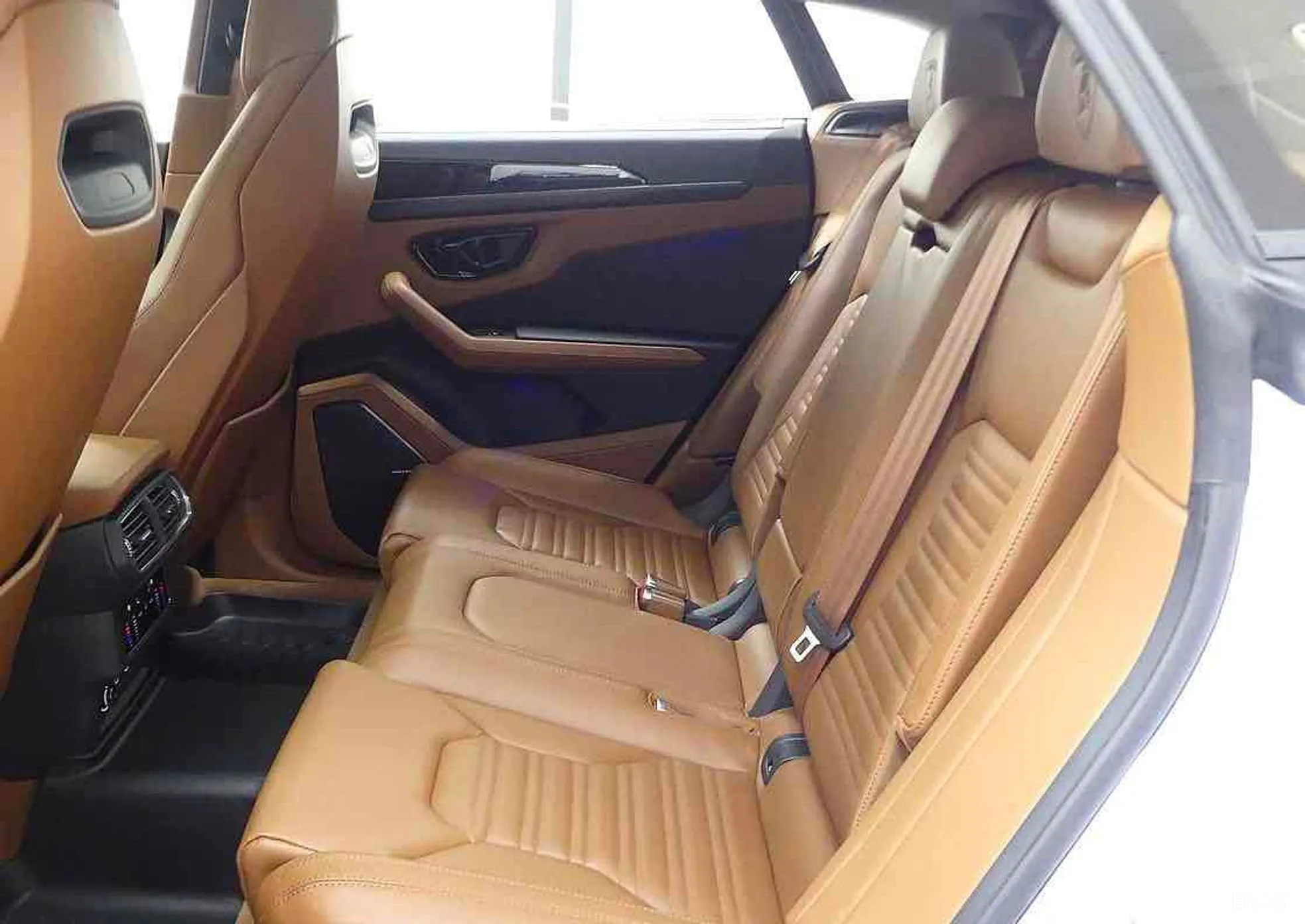Lamborghini Urus превью 9