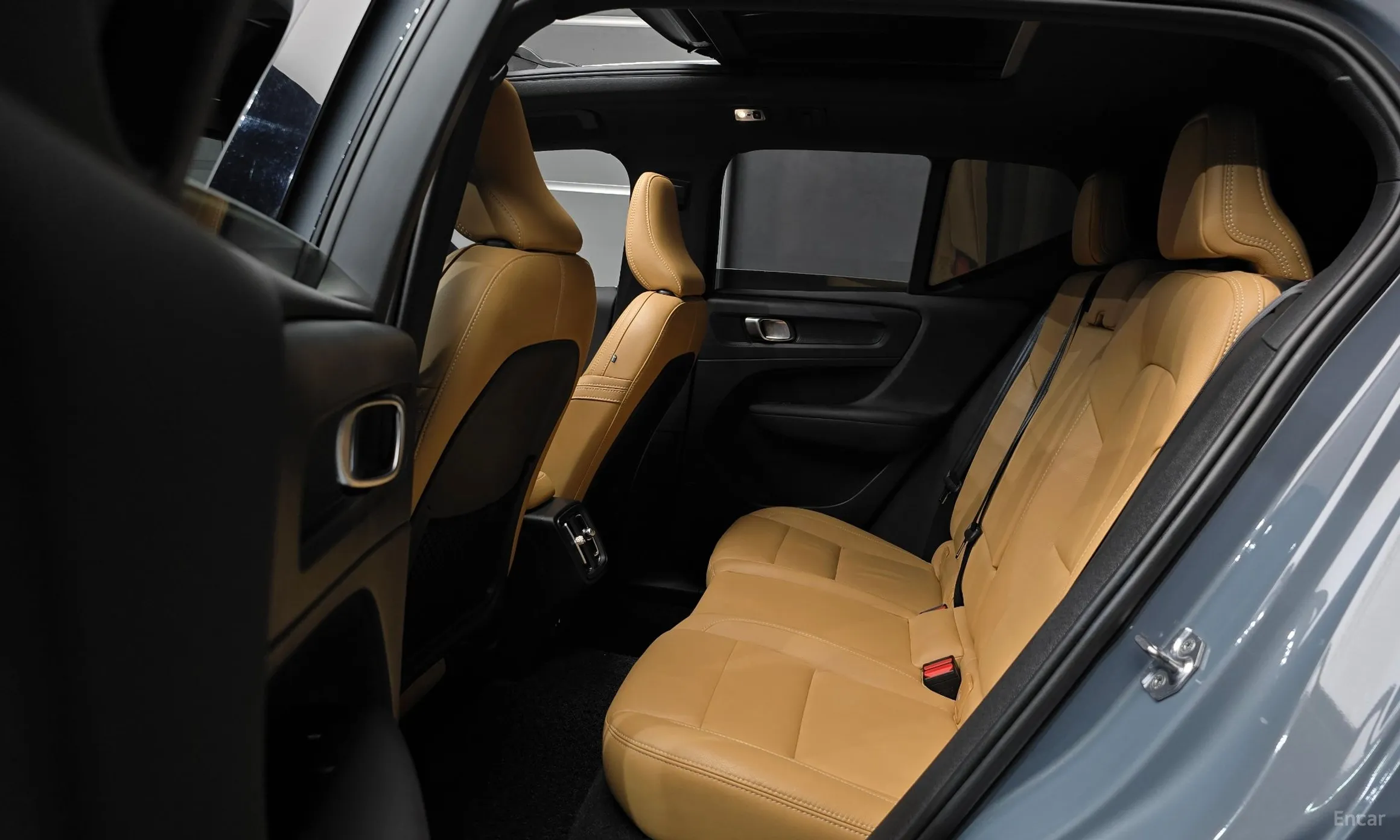 Volvo XC40 превью 12
