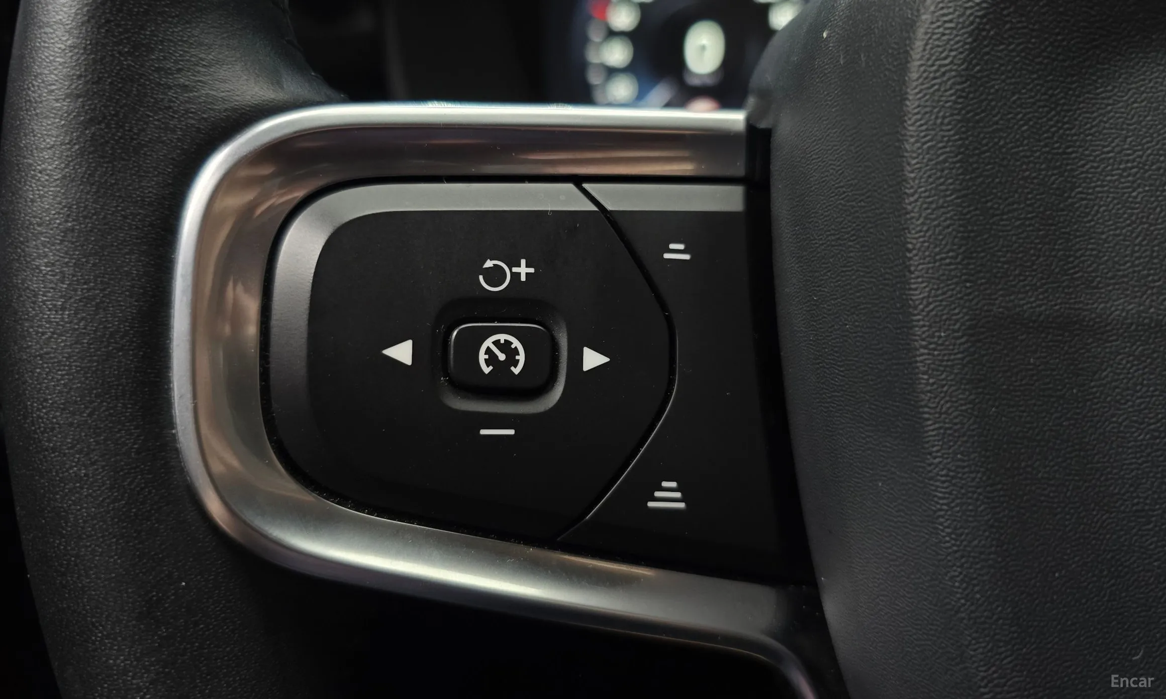 Volvo XC40 превью 18