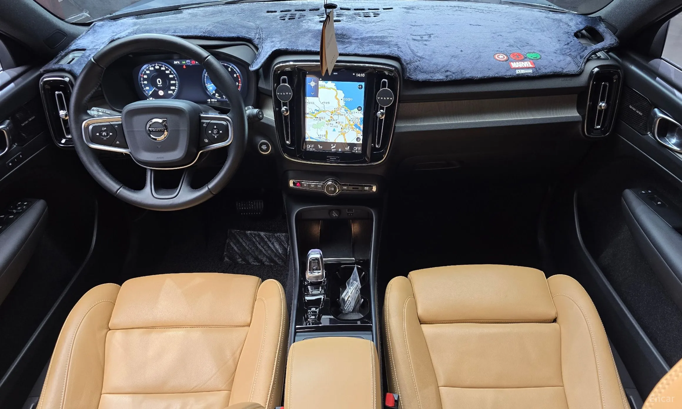 Volvo XC40 превью 7