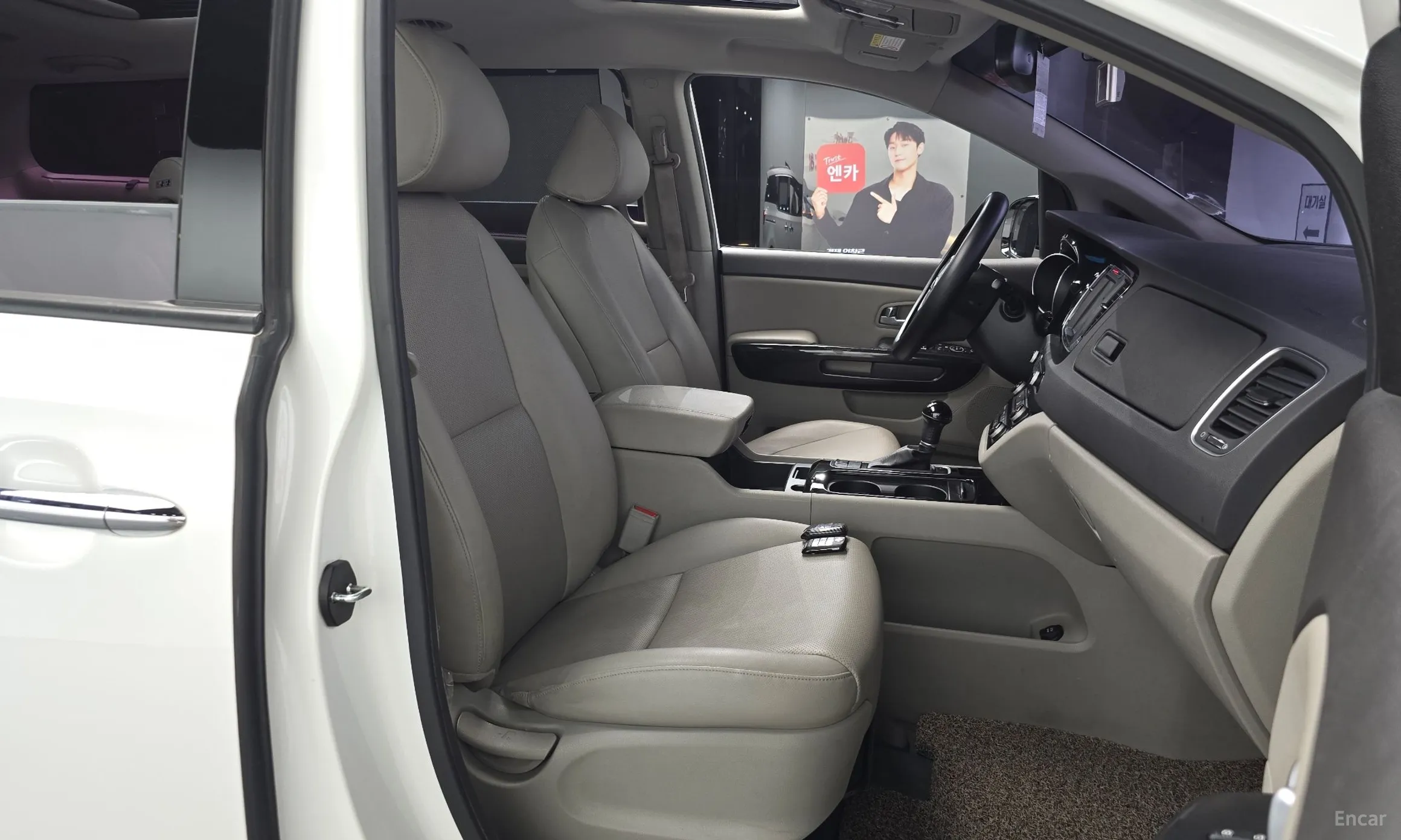 Kia Carnival превью 11