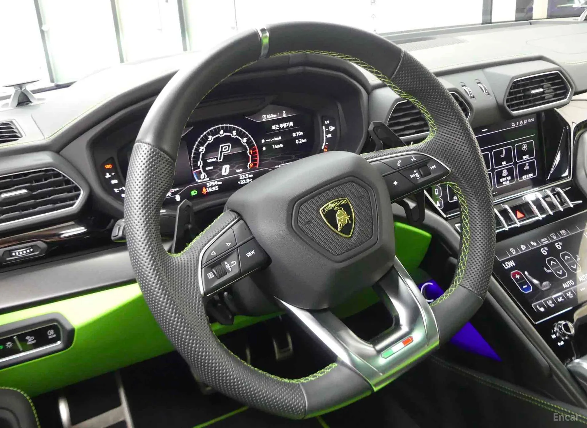 Lamborghini Urus превью 17