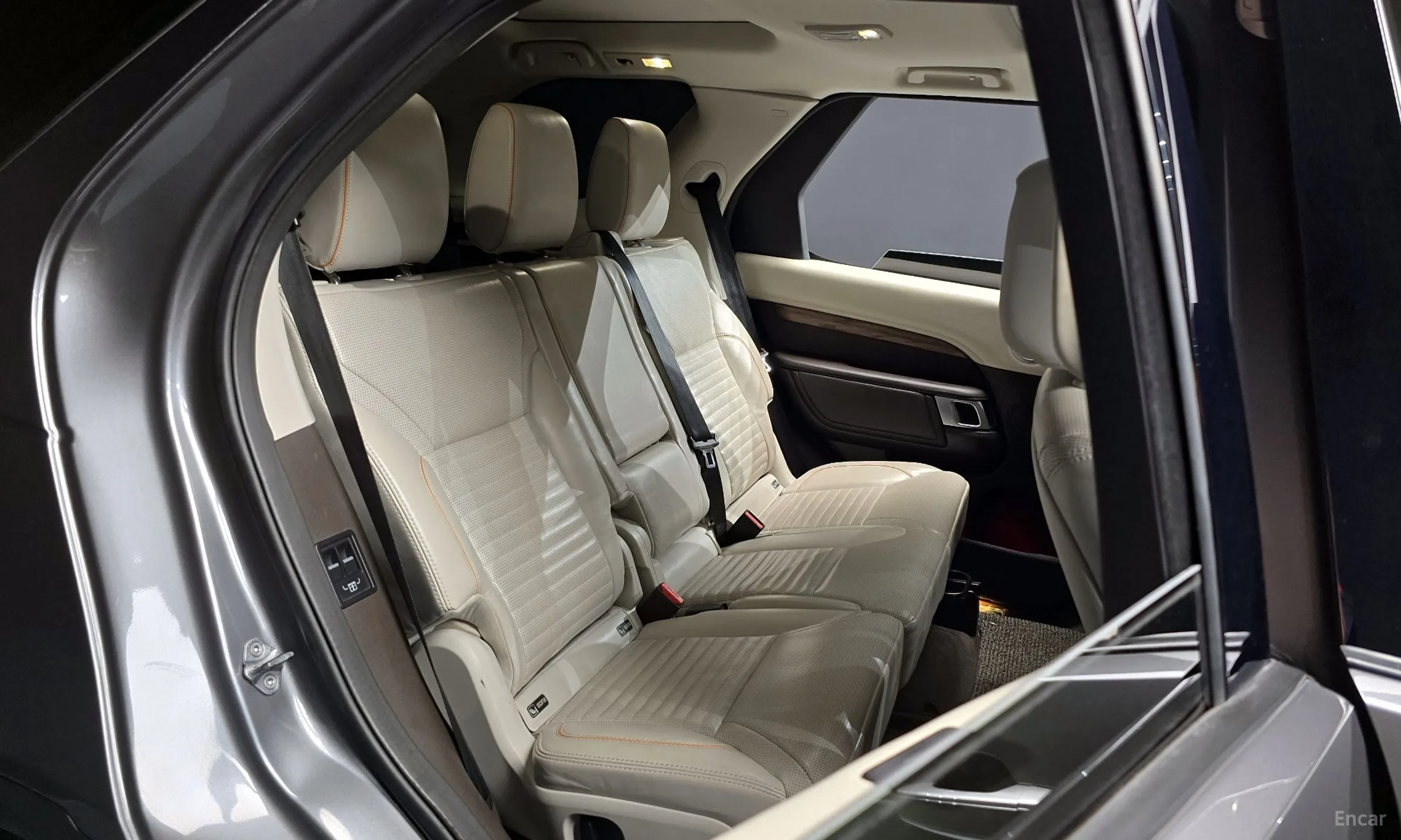Land Rover Discovery 5 превью 11