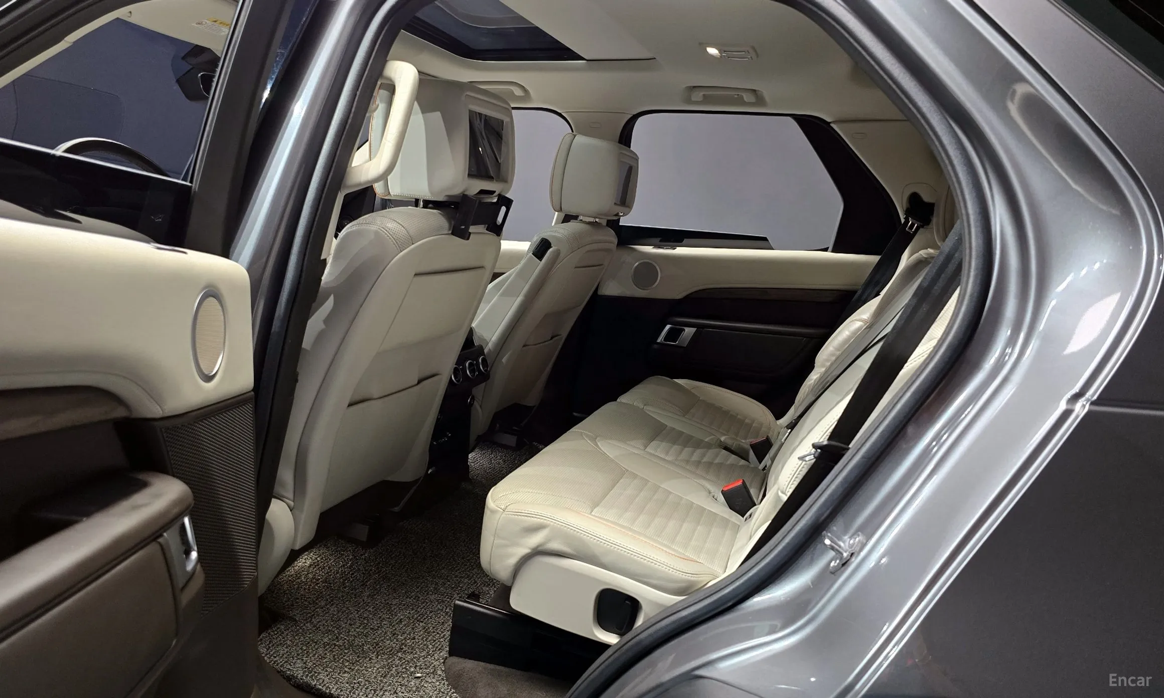 Land Rover Discovery 5 превью 12