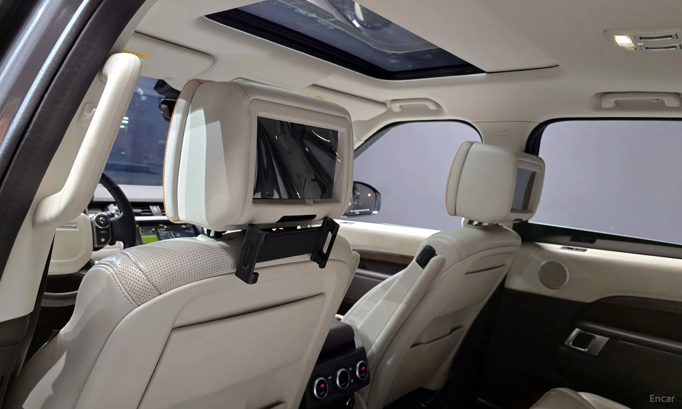 Land Rover Discovery 5 превью 16