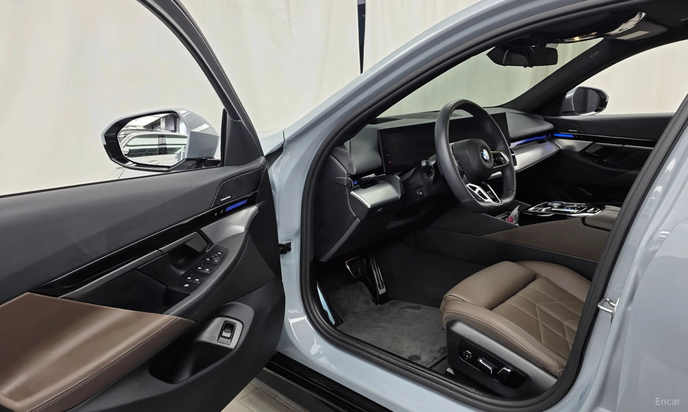 BMW 5 Series (G60) превью 10