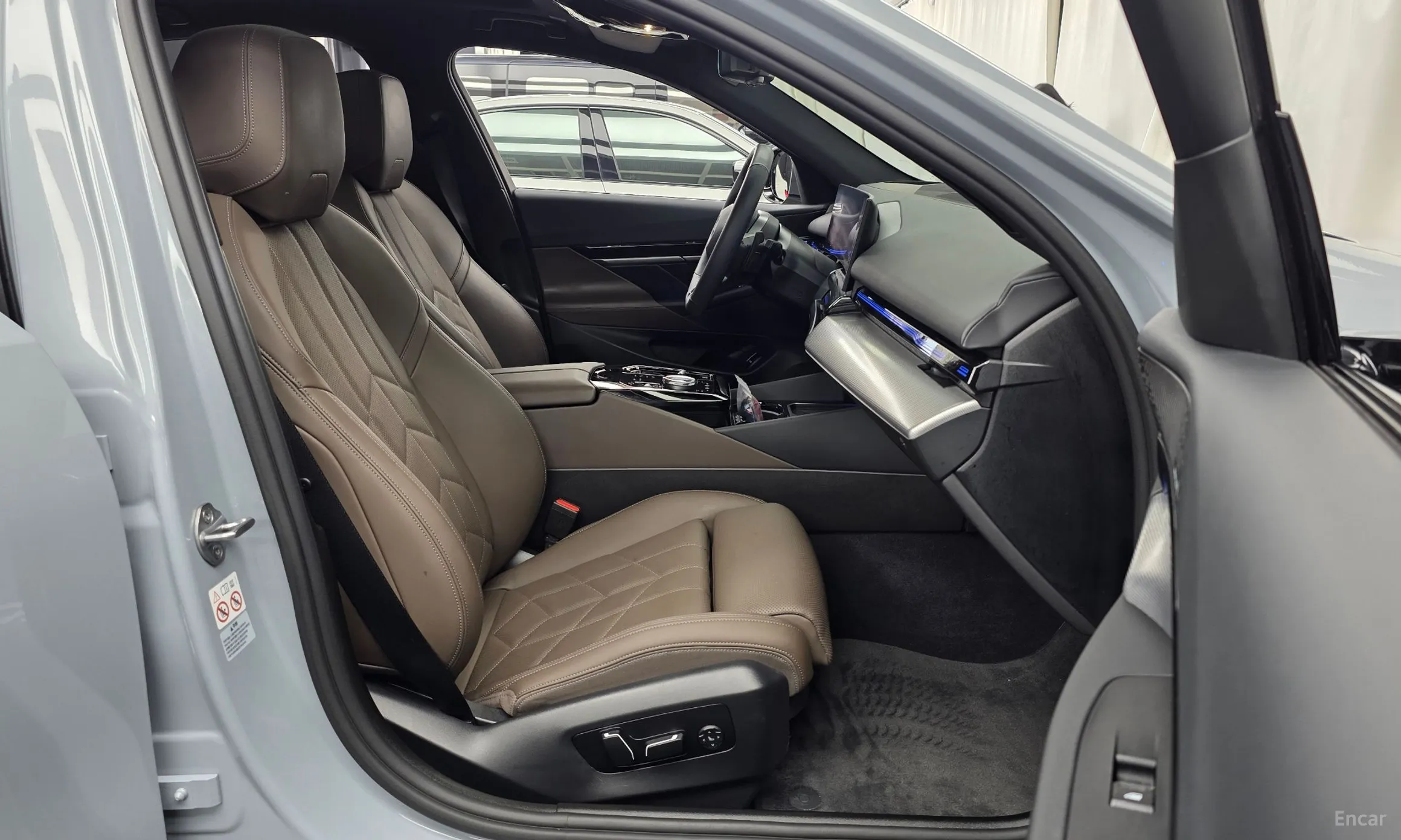 BMW 5 Series (G60) превью 11