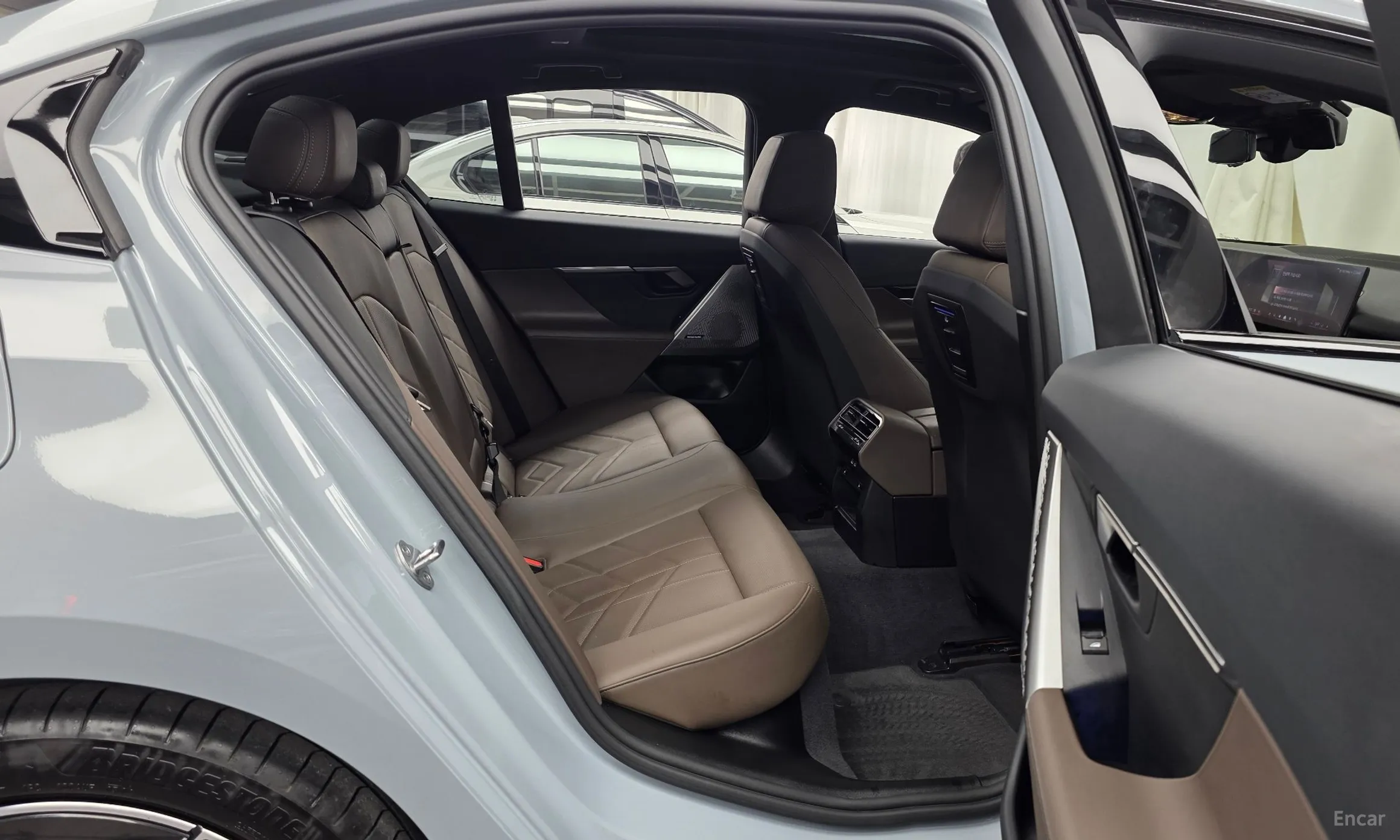 BMW 5 Series (G60) превью 12