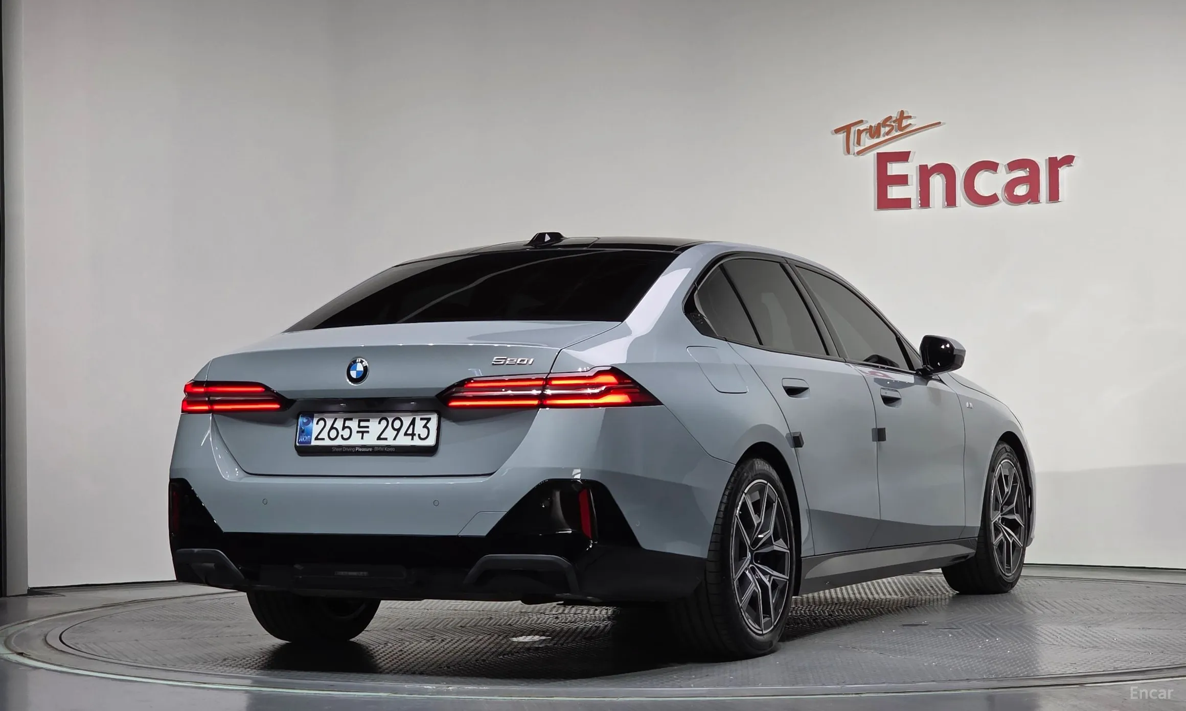 BMW 5 Series (G60) превью 2