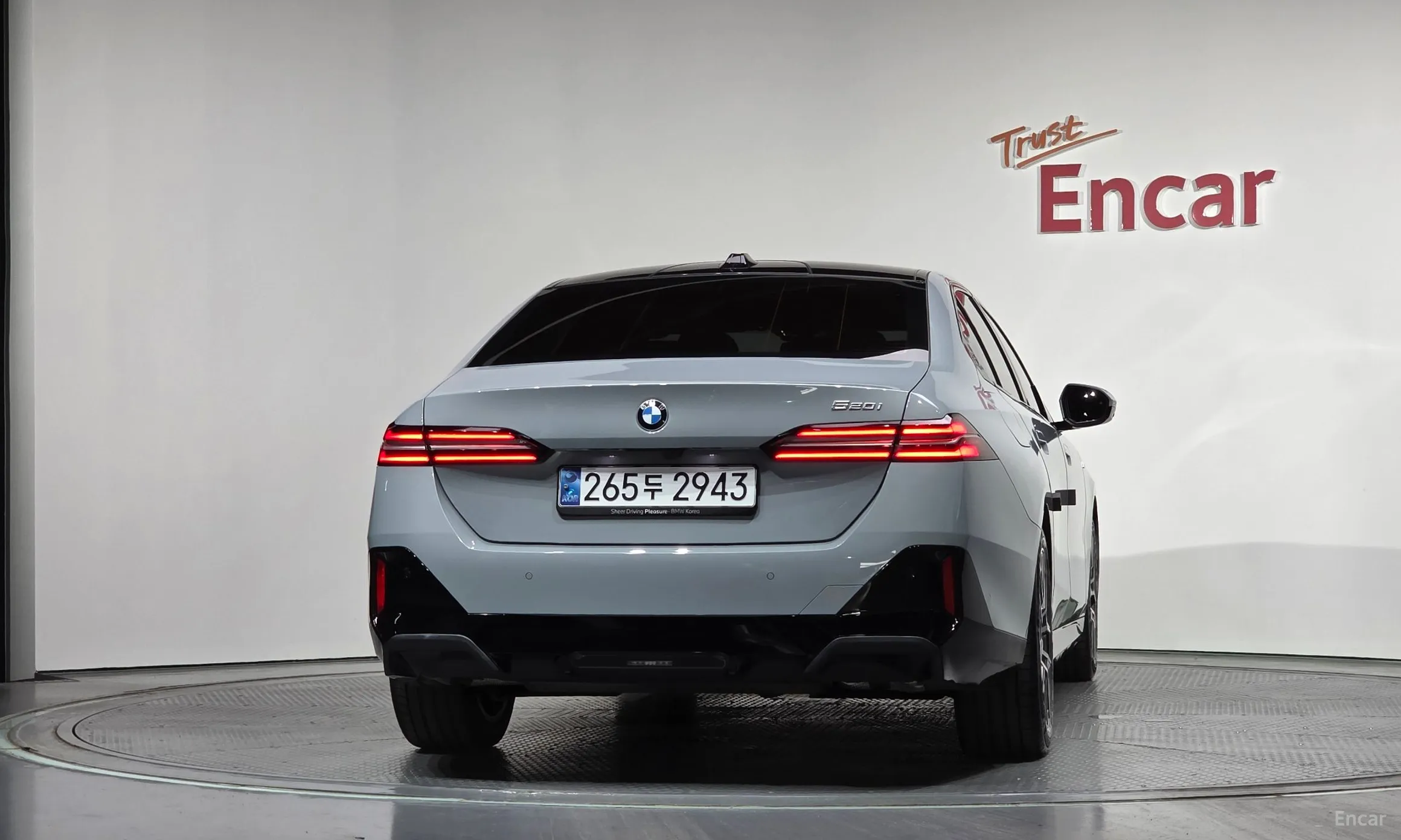BMW 5 Series (G60) превью 4