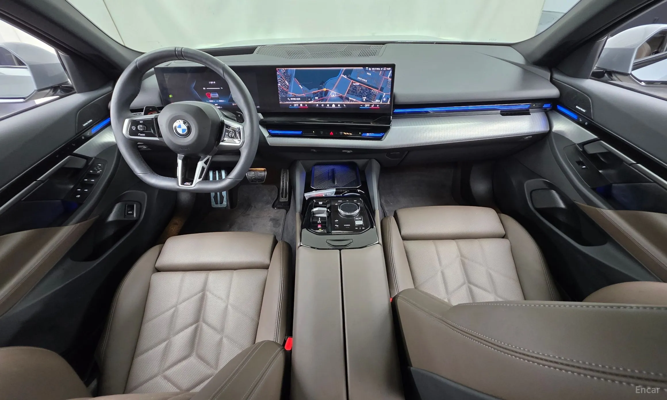 BMW 5 Series (G60) превью 7