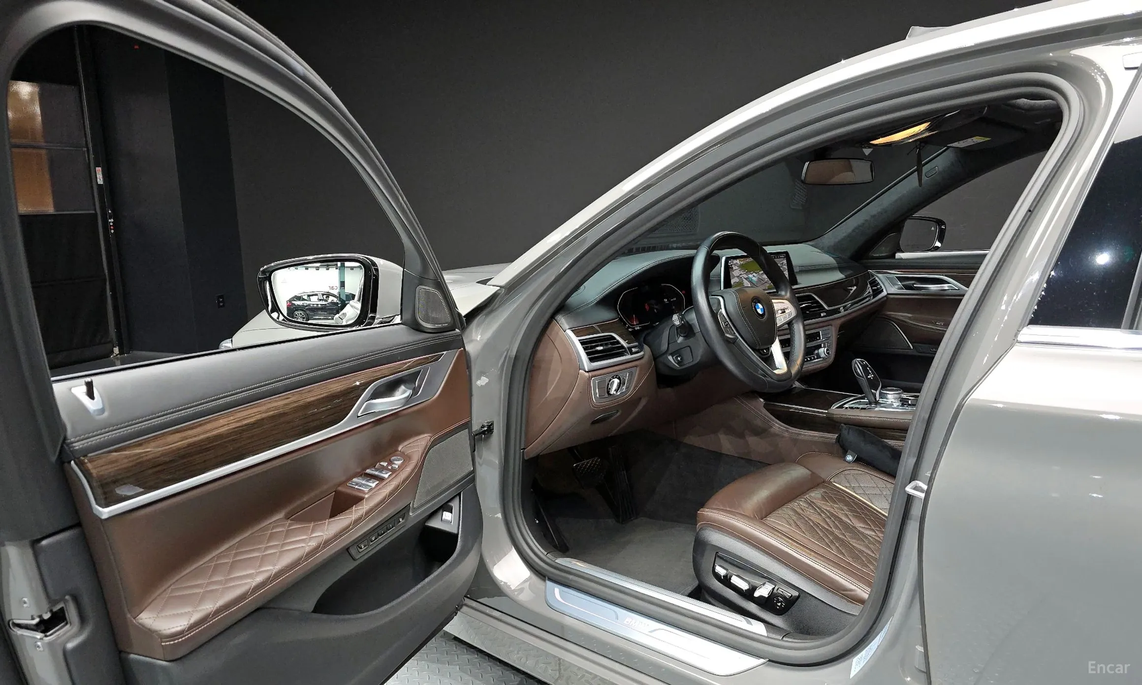 BMW 7 Series (G11) превью 10