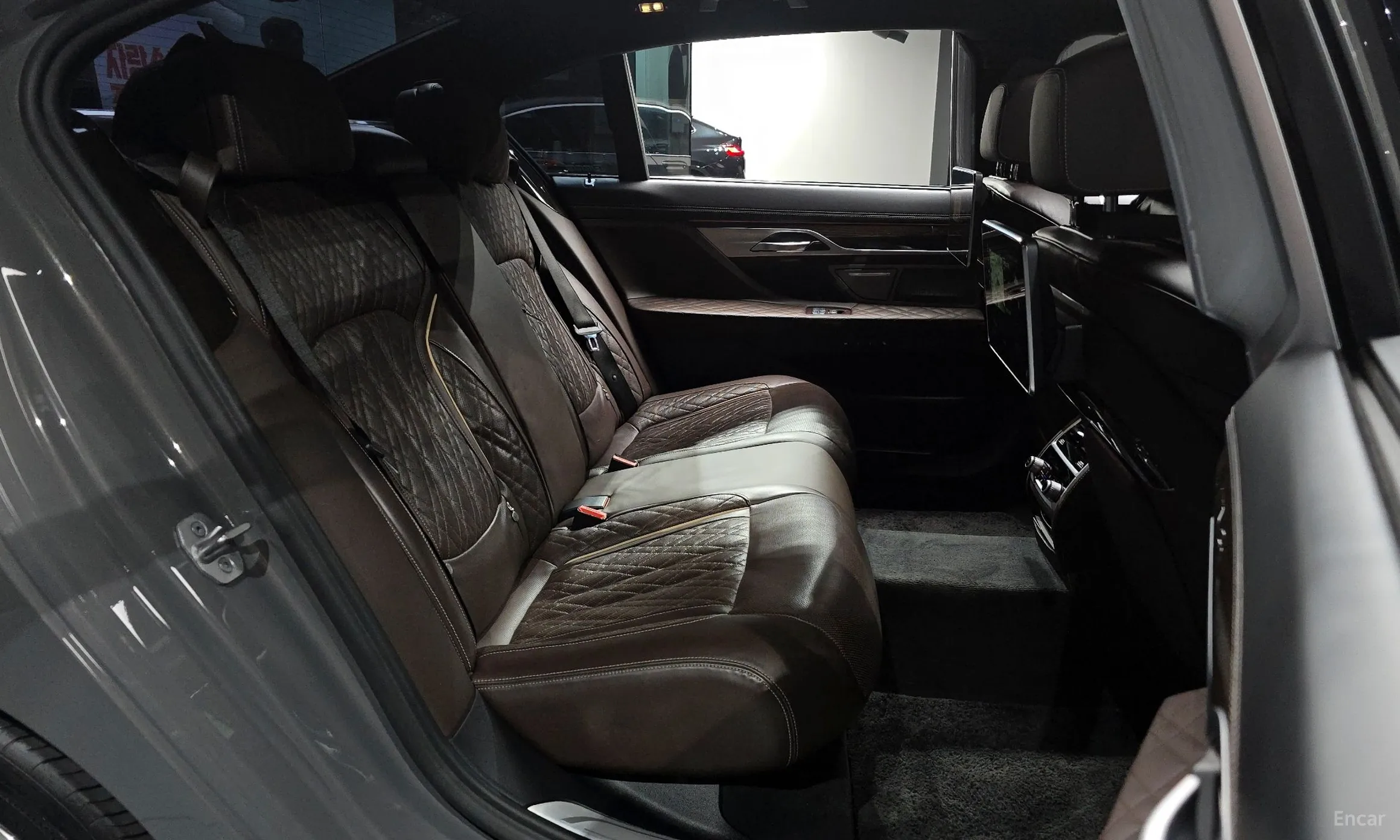 BMW 7 Series (G11) превью 11