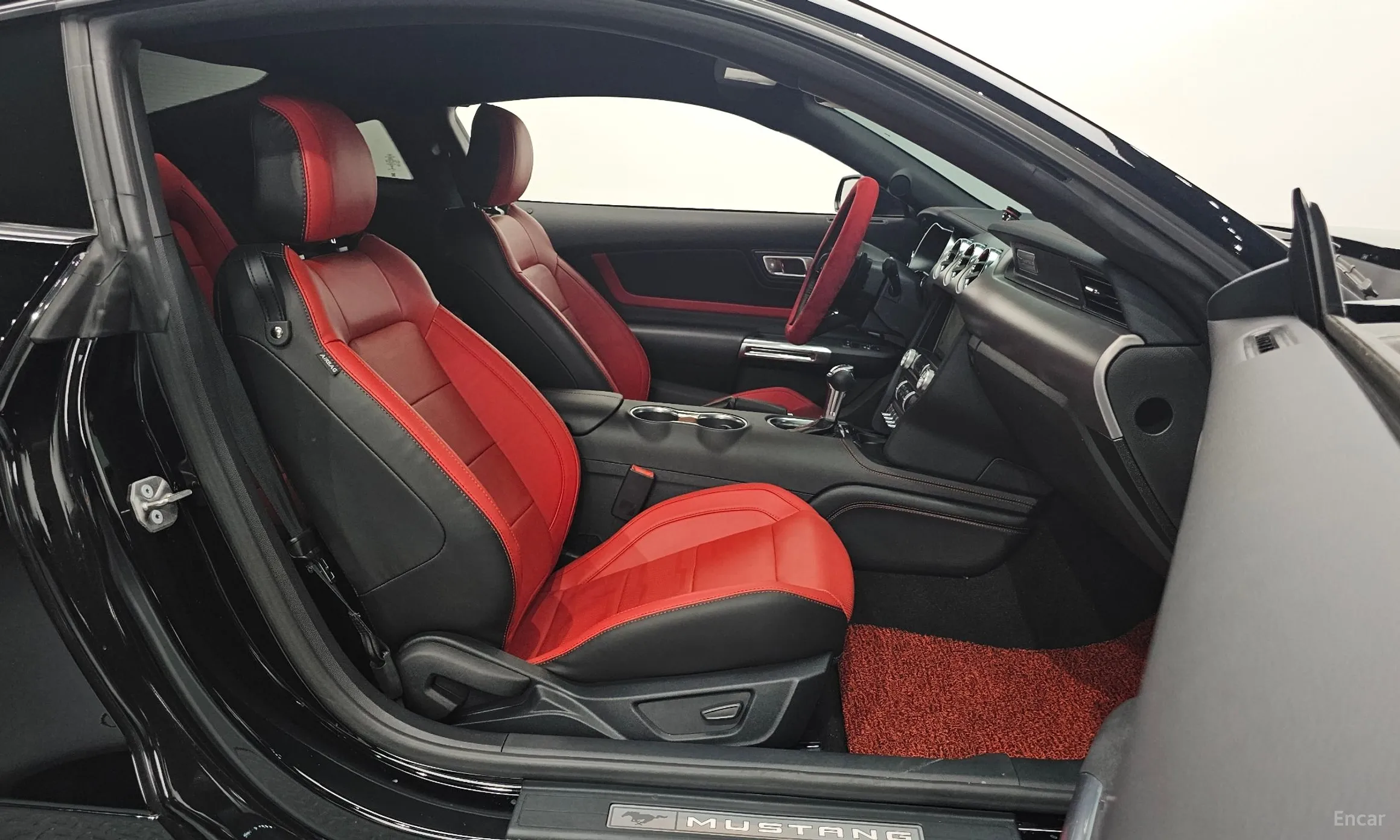 Ford Mustang превью 10