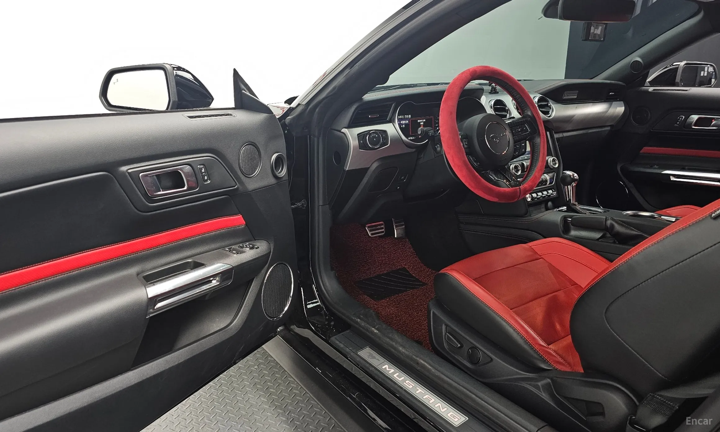 Ford Mustang превью 11
