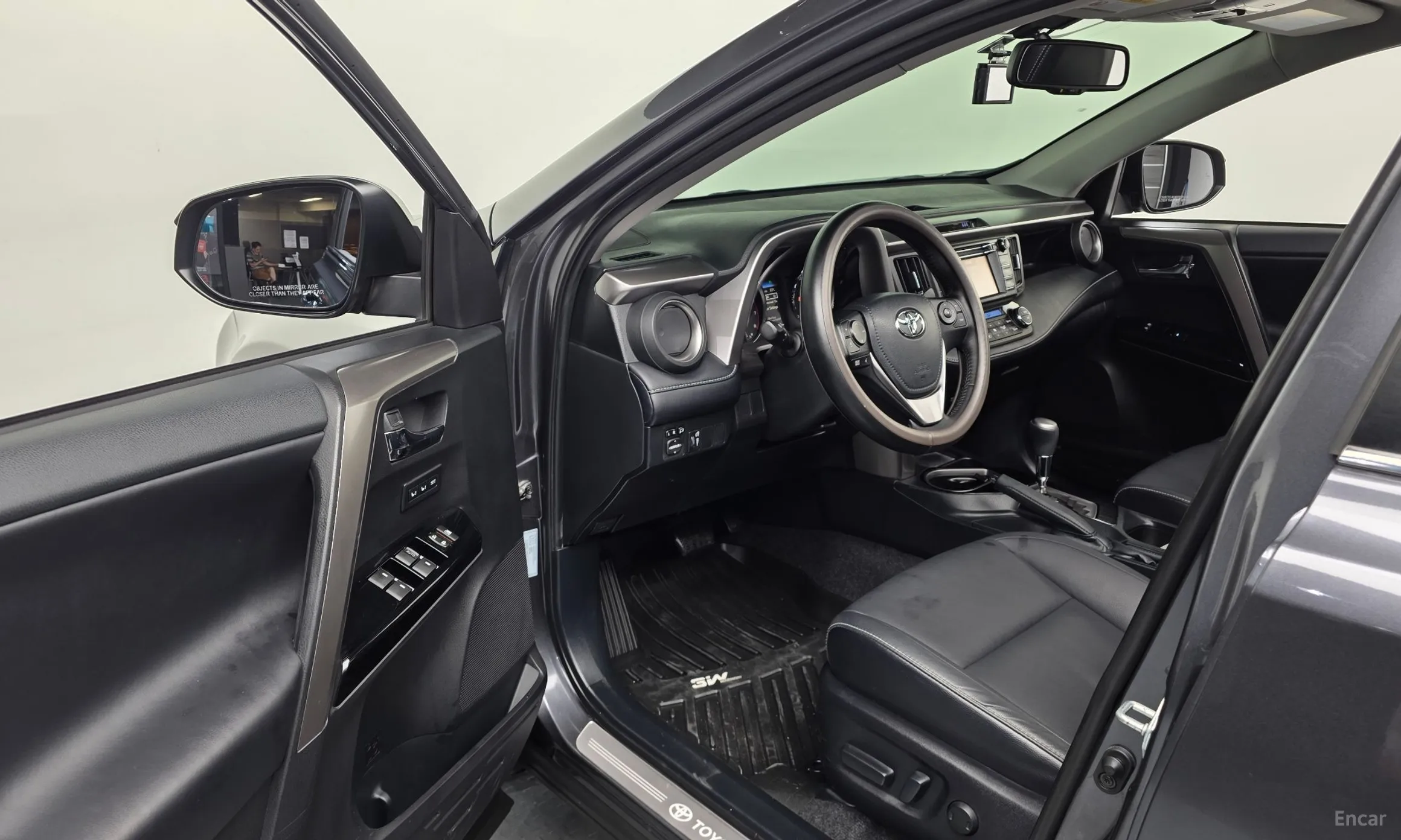 Toyota RAV4 превью 10