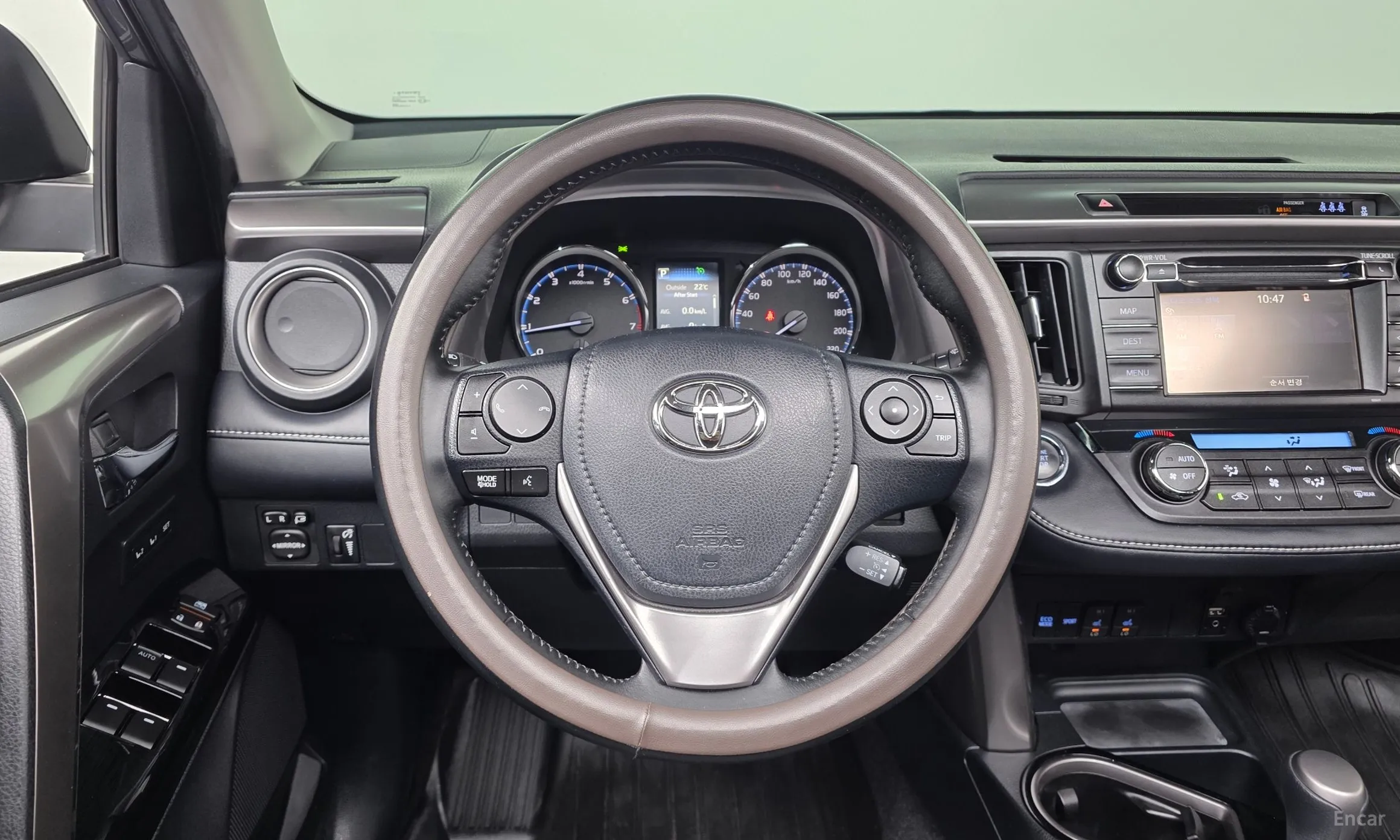 Toyota RAV4 превью 13