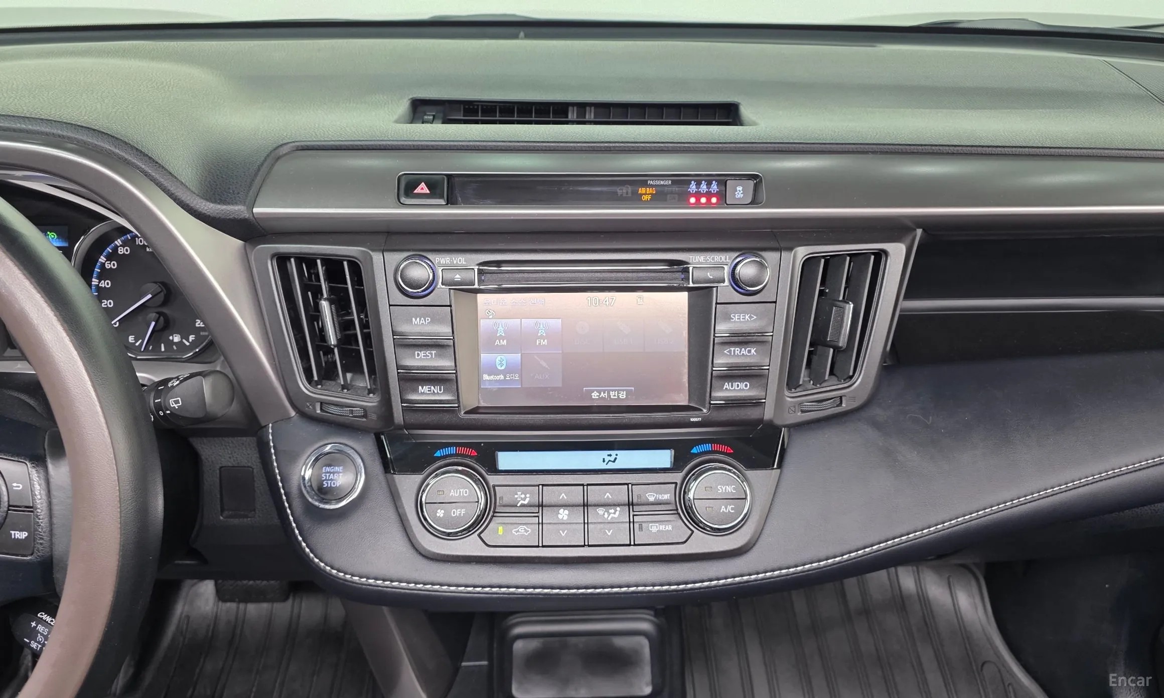 Toyota RAV4 превью 14