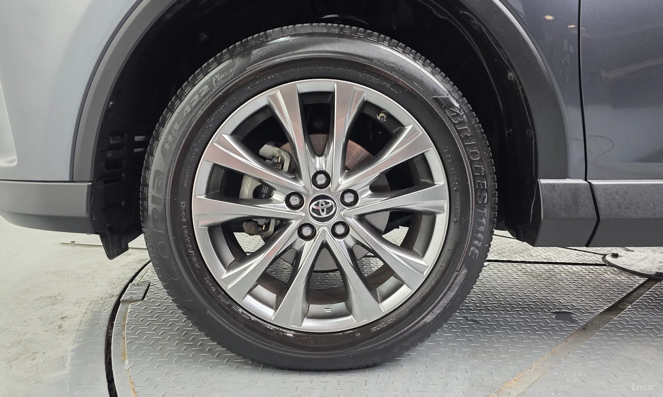 Toyota RAV4 превью 5