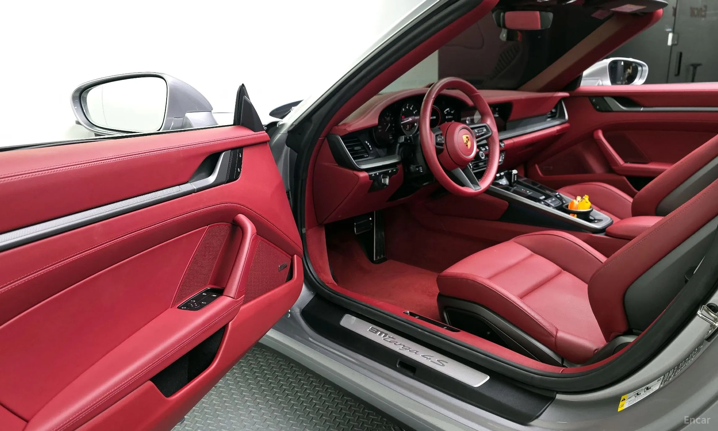 Porsche 911 (992) превью 10