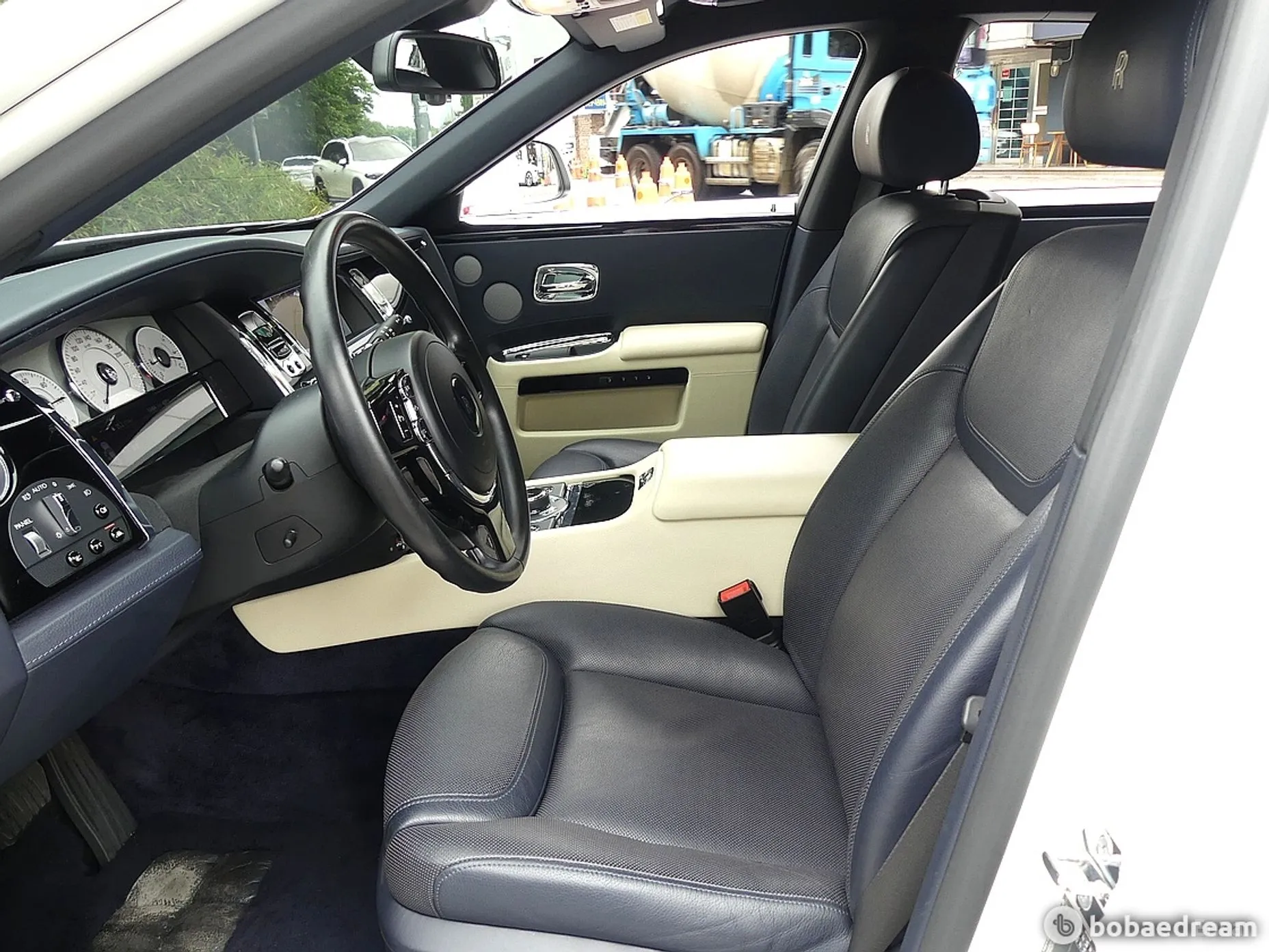 Rolls-Royce Ghost превью 10