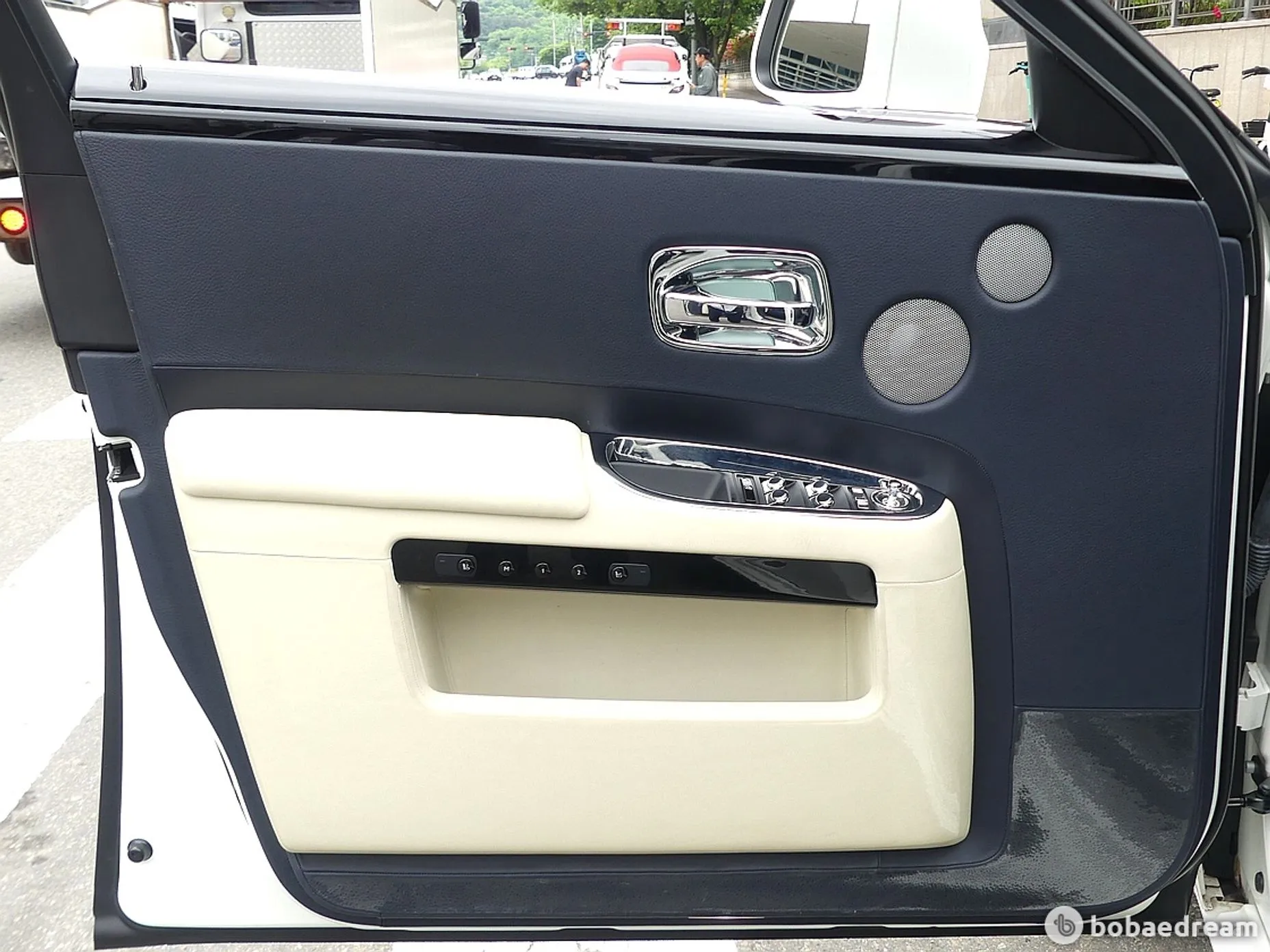 Rolls-Royce Ghost превью 11