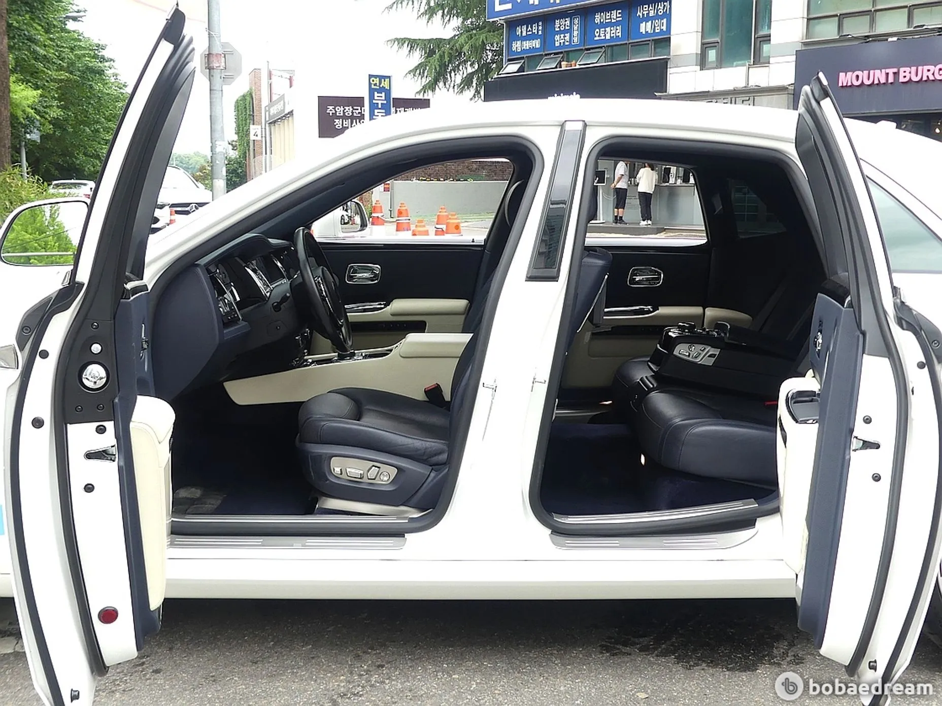 Rolls-Royce Ghost превью 17