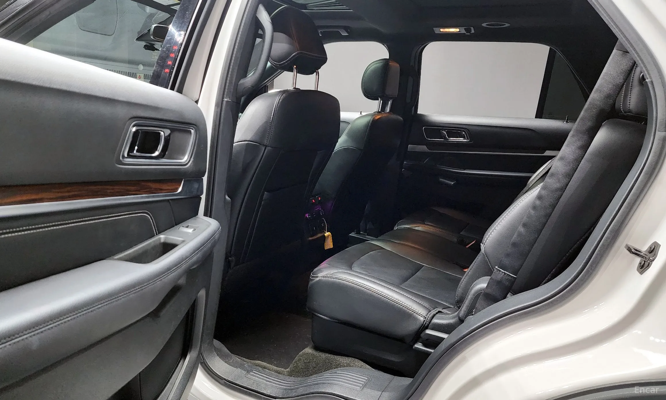 Ford Explorer превью 12