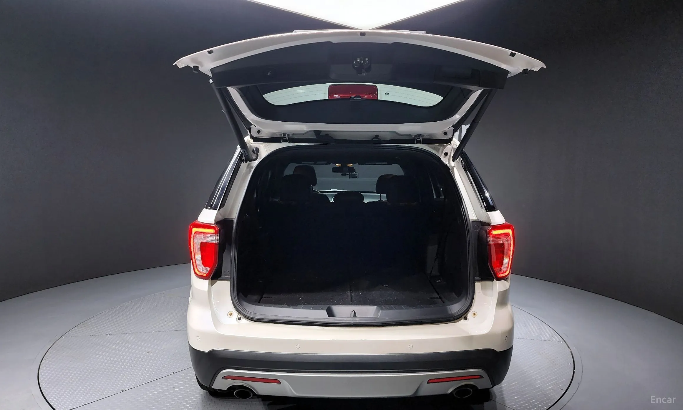 Ford Explorer превью 20