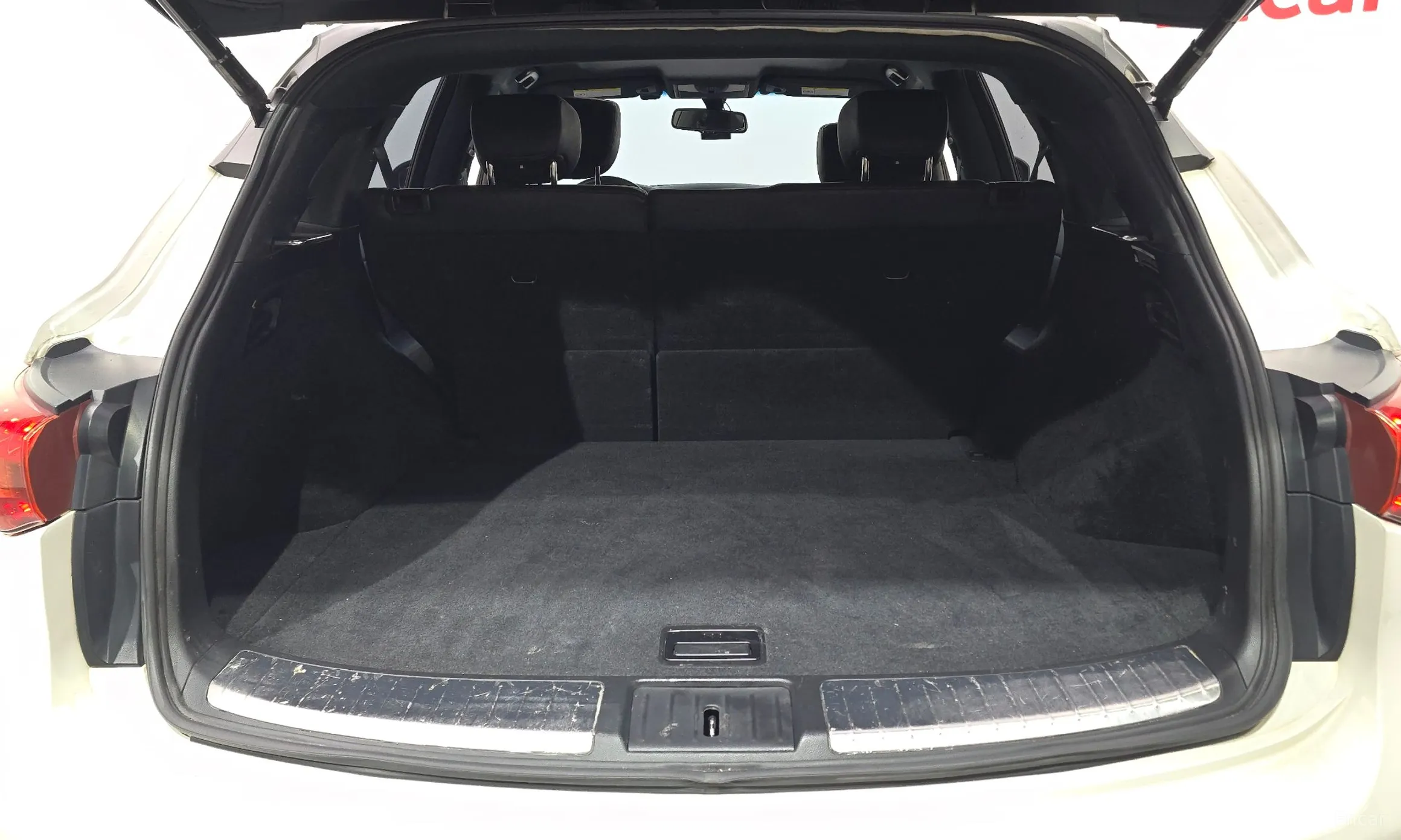 Infiniti QX70 превью 17