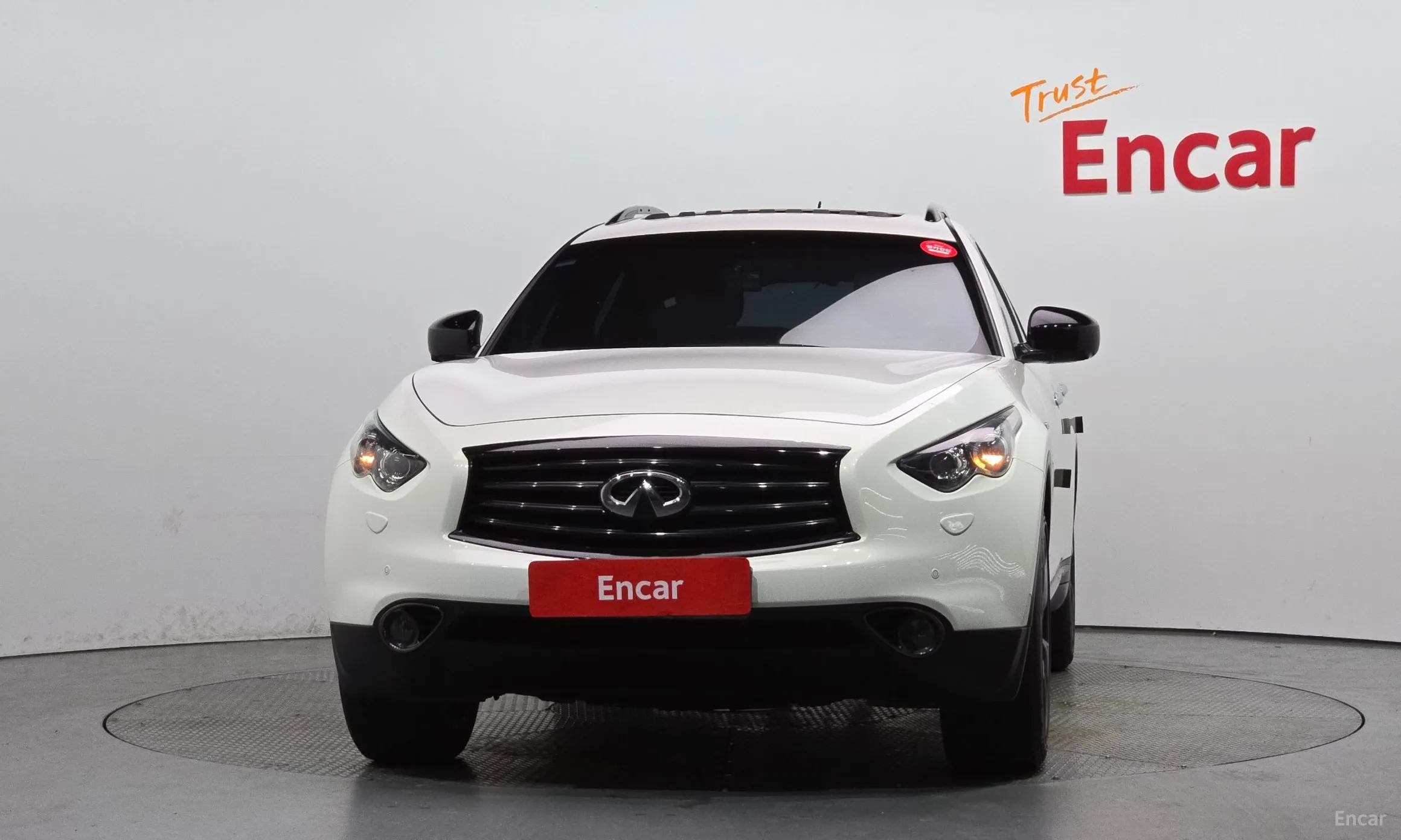 Infiniti QX70 превью 3