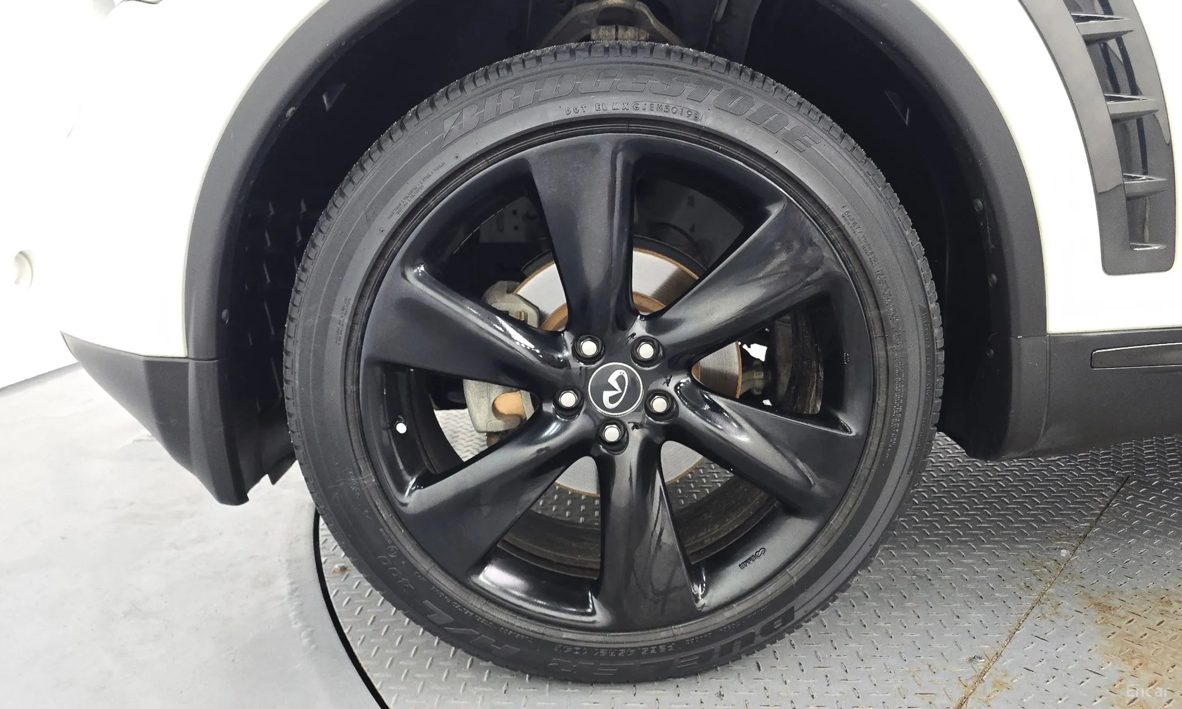 Infiniti QX70 превью 5