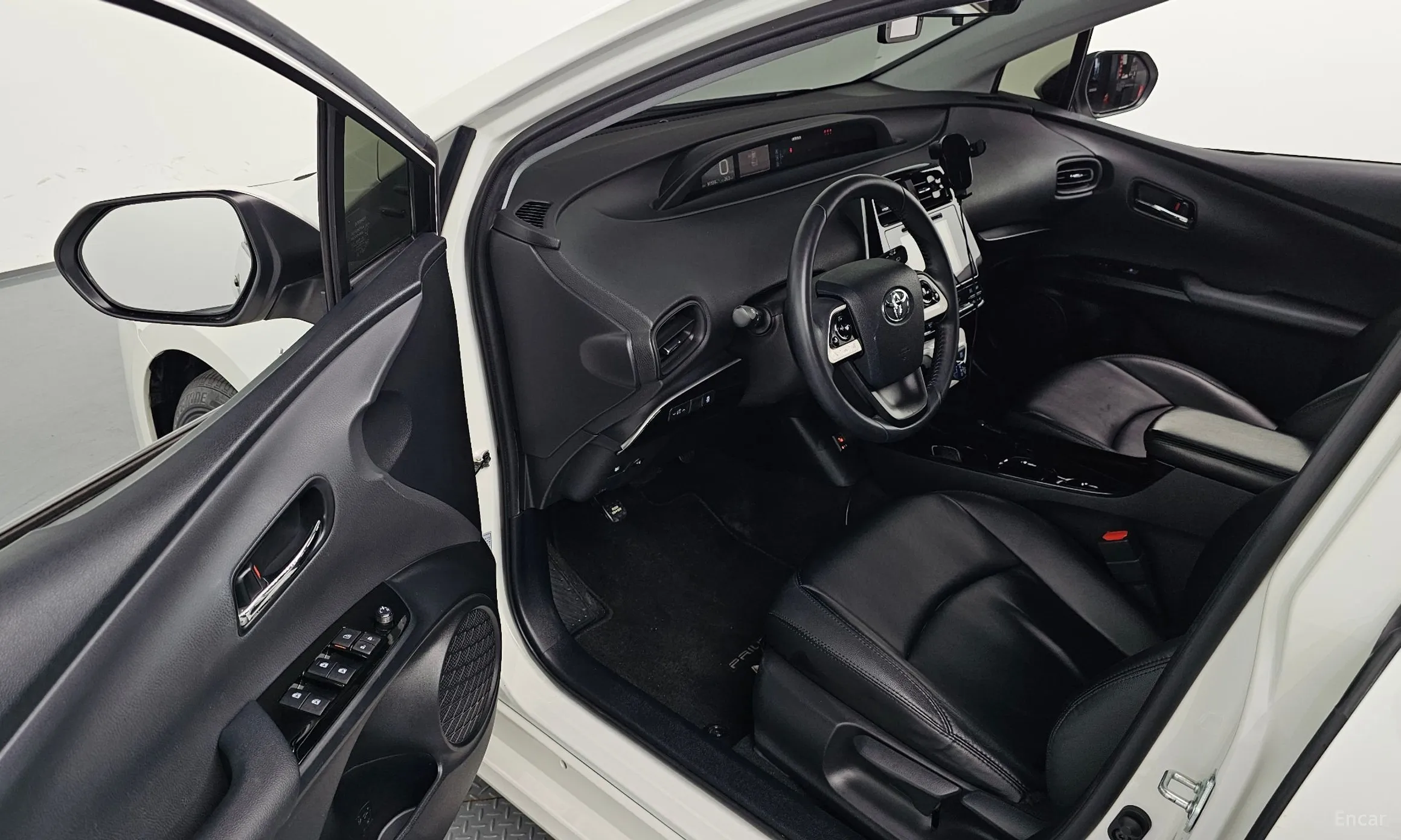 Toyota Prius 4th Generation превью 10