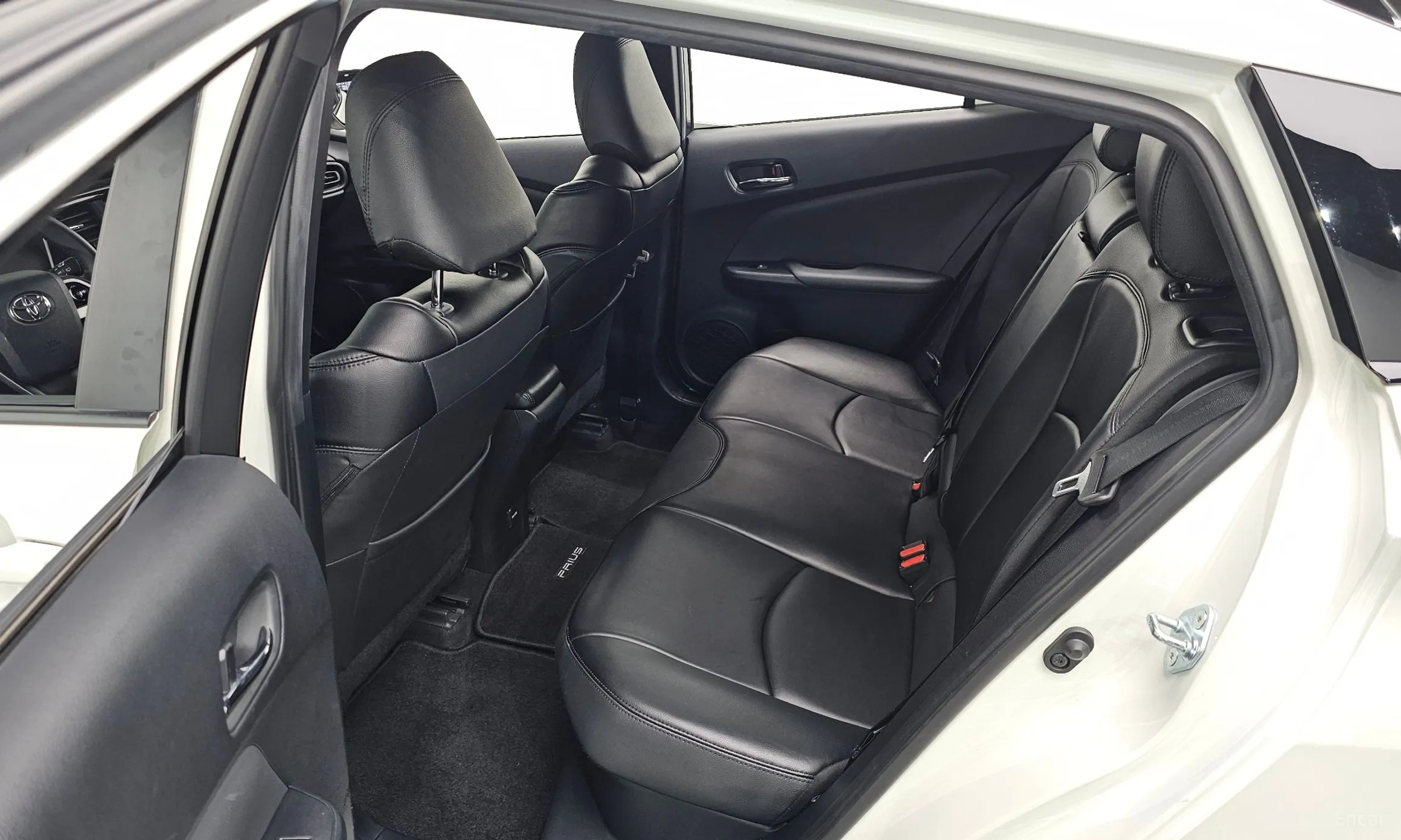 Toyota Prius 4th Generation превью 12