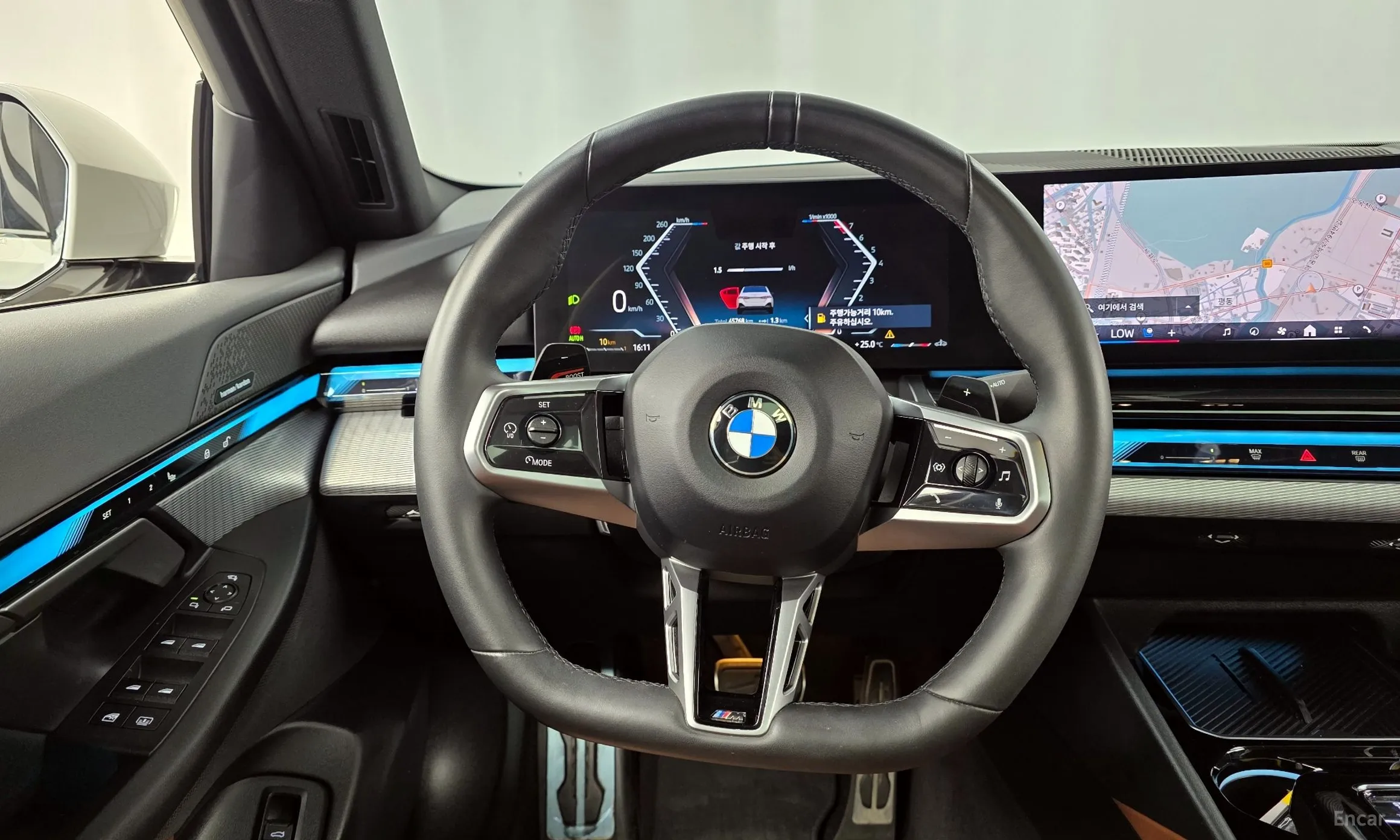 BMW 5 Series (G60) превью 12
