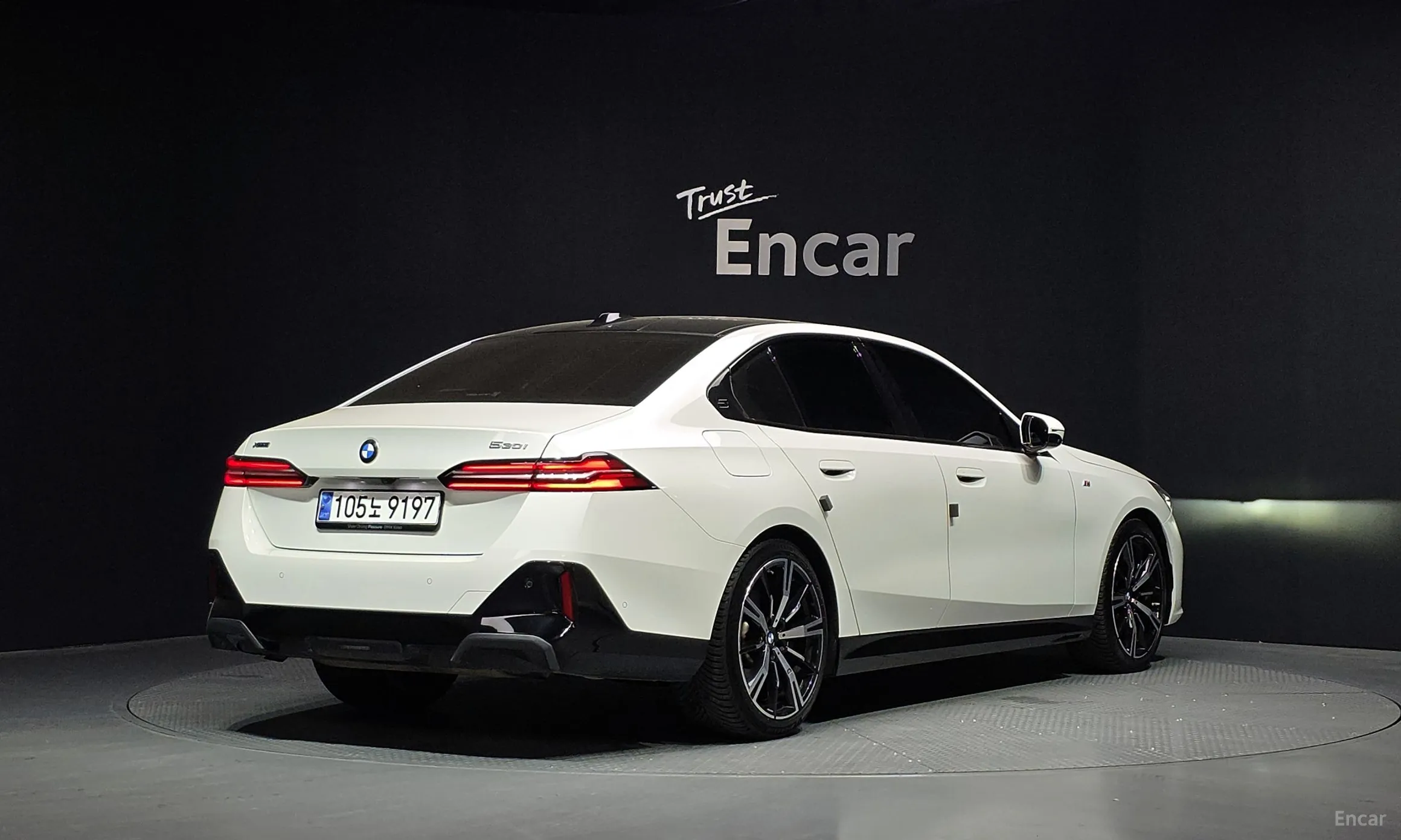 BMW 5 Series (G60) превью 2