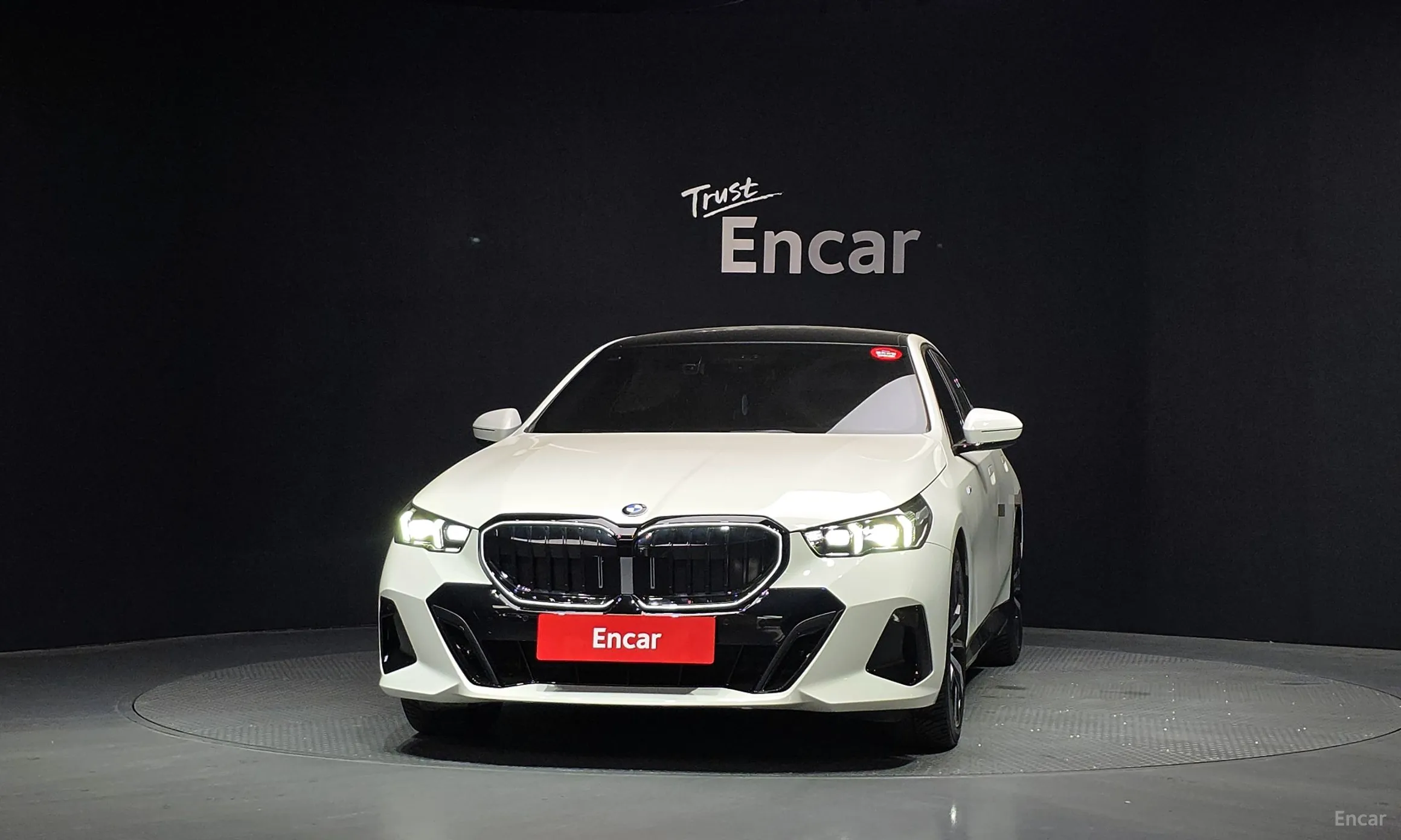 BMW 5 Series (G60) превью 3