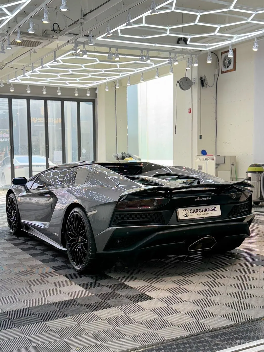 Lamborghini Aventador превью 13